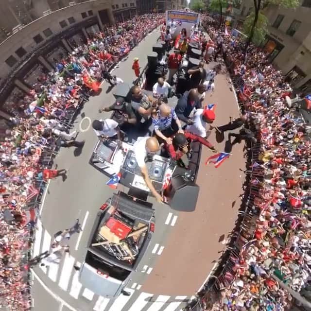 ファンクマスター・フレックスのインスタグラム：「Puerto Rican Day Parade! @djlobo x @funkflex x @afrob__ !!!! Pow!!! Crazy out there!!! Vid via: @blaksmif」