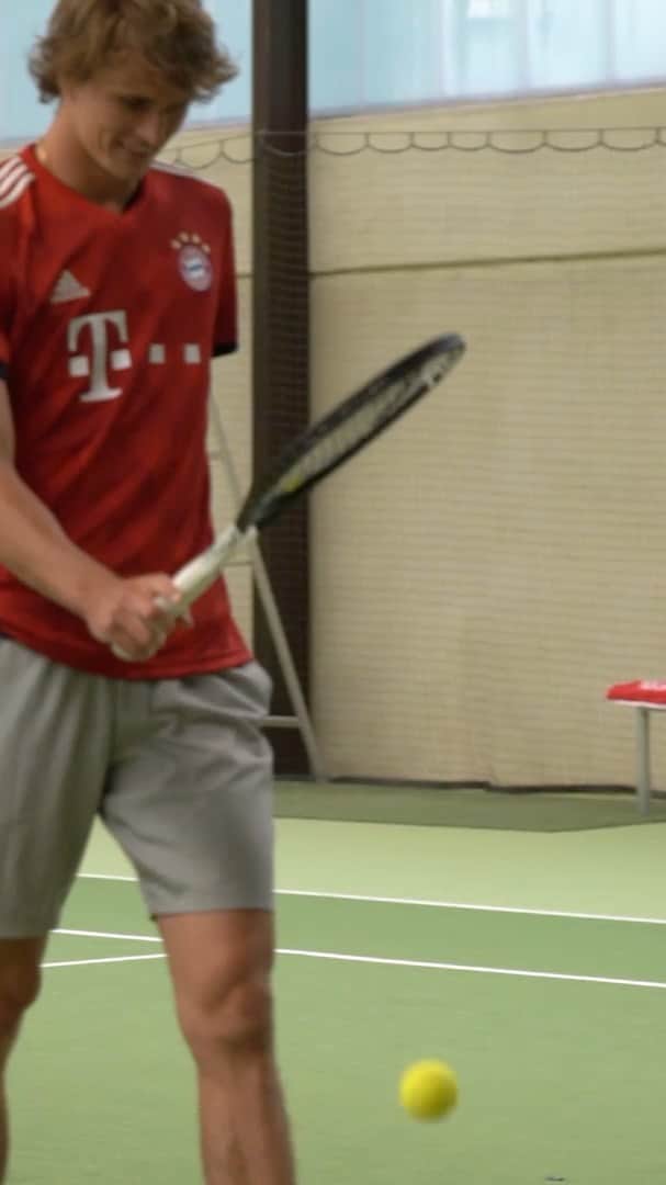 トーマス・ミュラーのインスタグラム：「The winner of our Tennis challenge is... 😀👍🏼 #esmuellert」