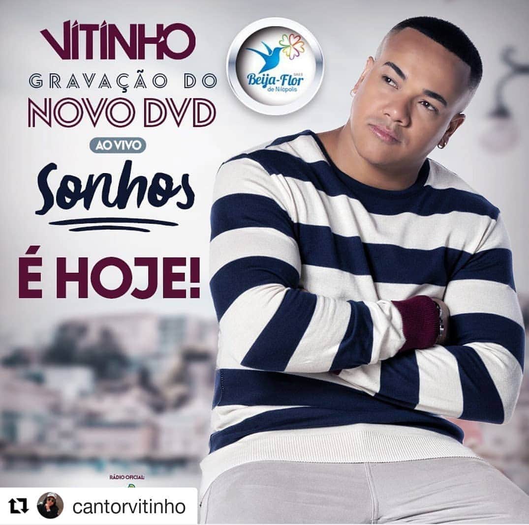 Sorriso Marotoのインスタグラム：「E nós estamos mais certos que o 🎤 do @cantorvitinho nessa festa hoje! 😀 ⠀⠀⠀⠀⠀⠀⠀⠀ #Repost @cantorvitinho ・・・ SONHOS! É hoje! ⠀⠀⠀⠀⠀⠀⠀⠀⠀ Há muitos anos espero por esse momento, sem dúvida alguma esse dia é um dos mais importantes na minha história e ficará marcado pra sempre. Por isso, compartilho com vocês um pouco do que estou sentindo, passa um filme na cabeça, cada show, cada dificuldade, cada obstaculo, quantos não, caí, levantei e hoje estou aqui, prestes a realizar um dos meus maiores sonhos e o melhor, poder contar com a presença de amigos, familiares, fãs e todos aqueles que sempre estiveram comigo torcendo por mim, por esse projeto, que se chama SONHOS por um único motivo, serão REALIZADOS!  Cada segundo, cada nota cantada e tocada nesse dia, fará com que meu coração bata mais forte, será difícil segurar a emoção e na moral?! Pra que segurar? Vou dar o meu melhor como sempre faço,  quando a emoção chegar que ela nos domine! Pois é pra isso que eu lutei até aqui, amo o que faço! Venha emoção! Venha Alegria! Venha família! Venham fãs! Venham amigos! ⠀⠀⠀⠀⠀⠀⠀⠀⠀ Vamos REALIZAR os SONHOS juntos! ⠀⠀⠀⠀⠀⠀⠀⠀⠀ #NuncaFoiSorteSempreFoiDeus #VITINHO #DVDSONHOS  Realização: @2por2Producoes @RadioFMoDia」