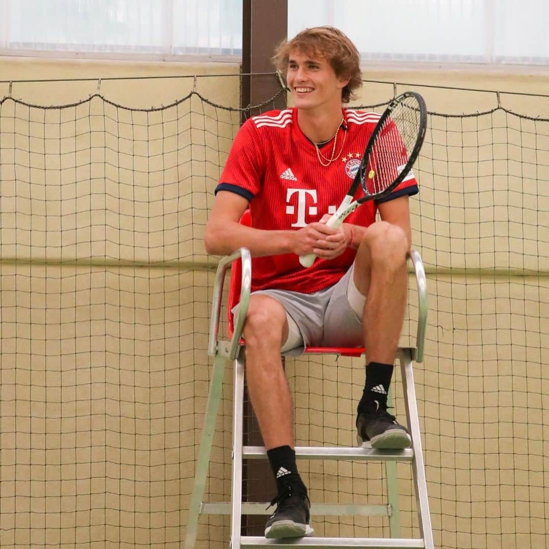 バイエルン・ミュンヘンさんのインスタグラム写真 - (バイエルン・ミュンヘンInstagram)「Game, Set & #ThoMats ❗🎾 . Our new tennis challenge with @alexzverev123 ! Link in Bio. 😁 . #FCBayern #MiaSanMia #Müller @esmuellert #Hummels @aussenrist15 #Tennis #FCBayernOpen #FCBayernWorldTourMasters」6月13日 1時13分 - fcbayern