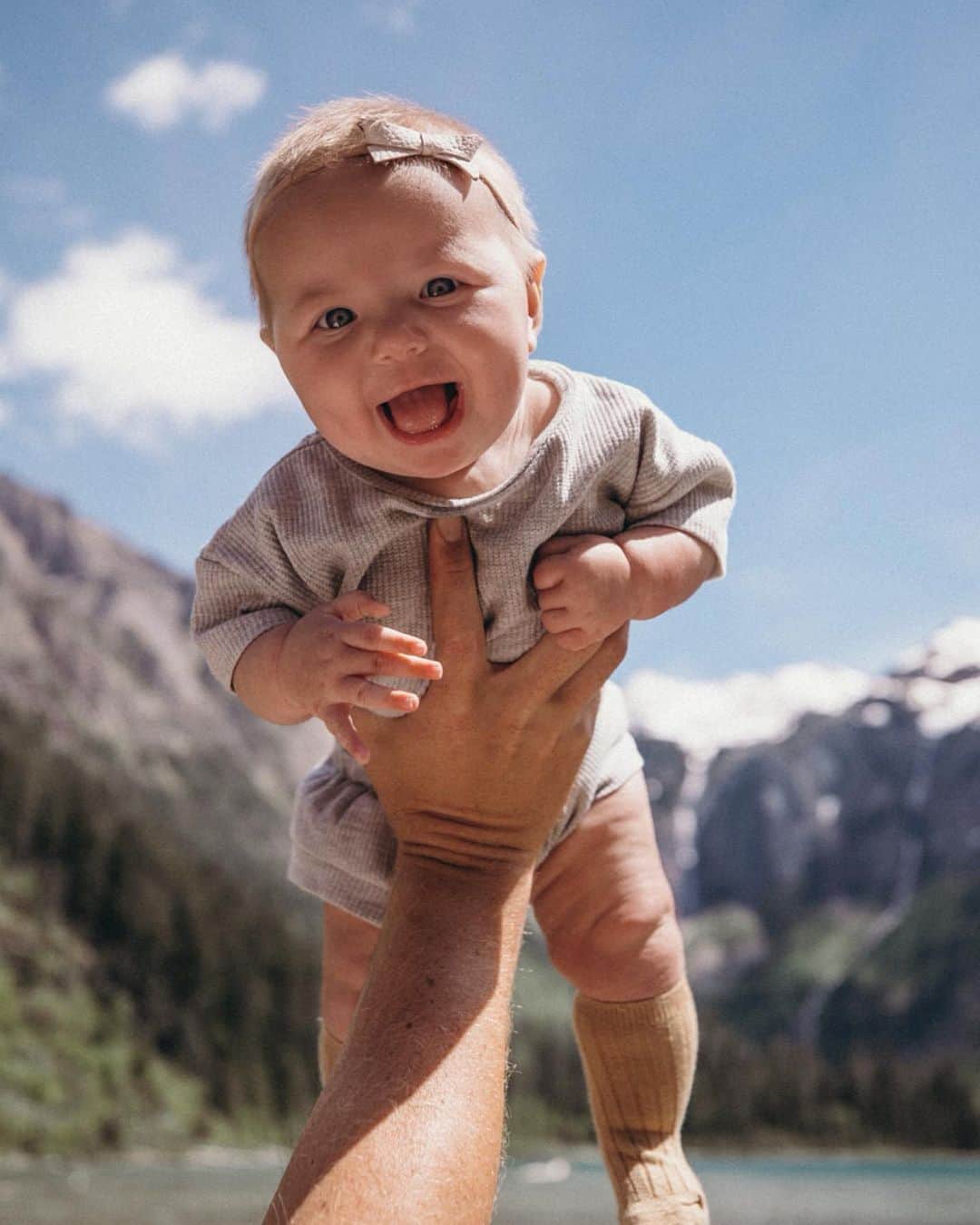 Amber Fillerup Clarkさんのインスタグラム写真 - (Amber Fillerup ClarkInstagram)「She is absolute pure giggly sunshine! ☀️ she is our most social baby and most of the time if she is fussing it’s because she just wants someone to come play with her.」6月13日 1時19分 - amberfillerup