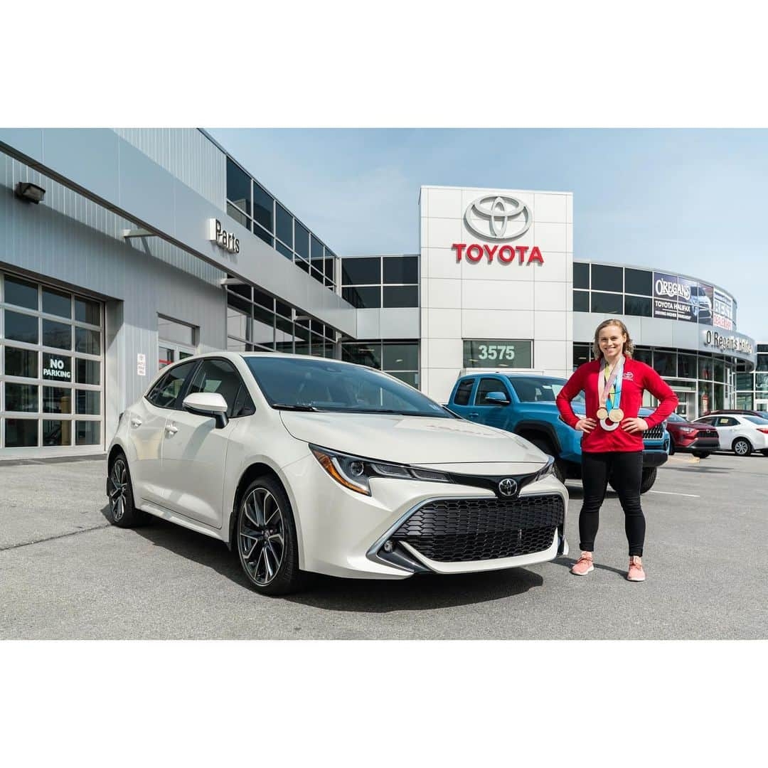 エリー・ブラックさんのインスタグラム写真 - (エリー・ブラックInstagram)「I am so excited to announce that I’m joining Team Toyota! @toyotacanada will support me in my journey to the 2020 Olympic Games as well as in my everyday journeys and travels to achieve my dreams (I am loving my new Hatchback!). I am looking forward to being part of such a great group of athletes and continuing to break barriers together. #TeamToyota #Partner」6月13日 1時23分 - ellieblack_