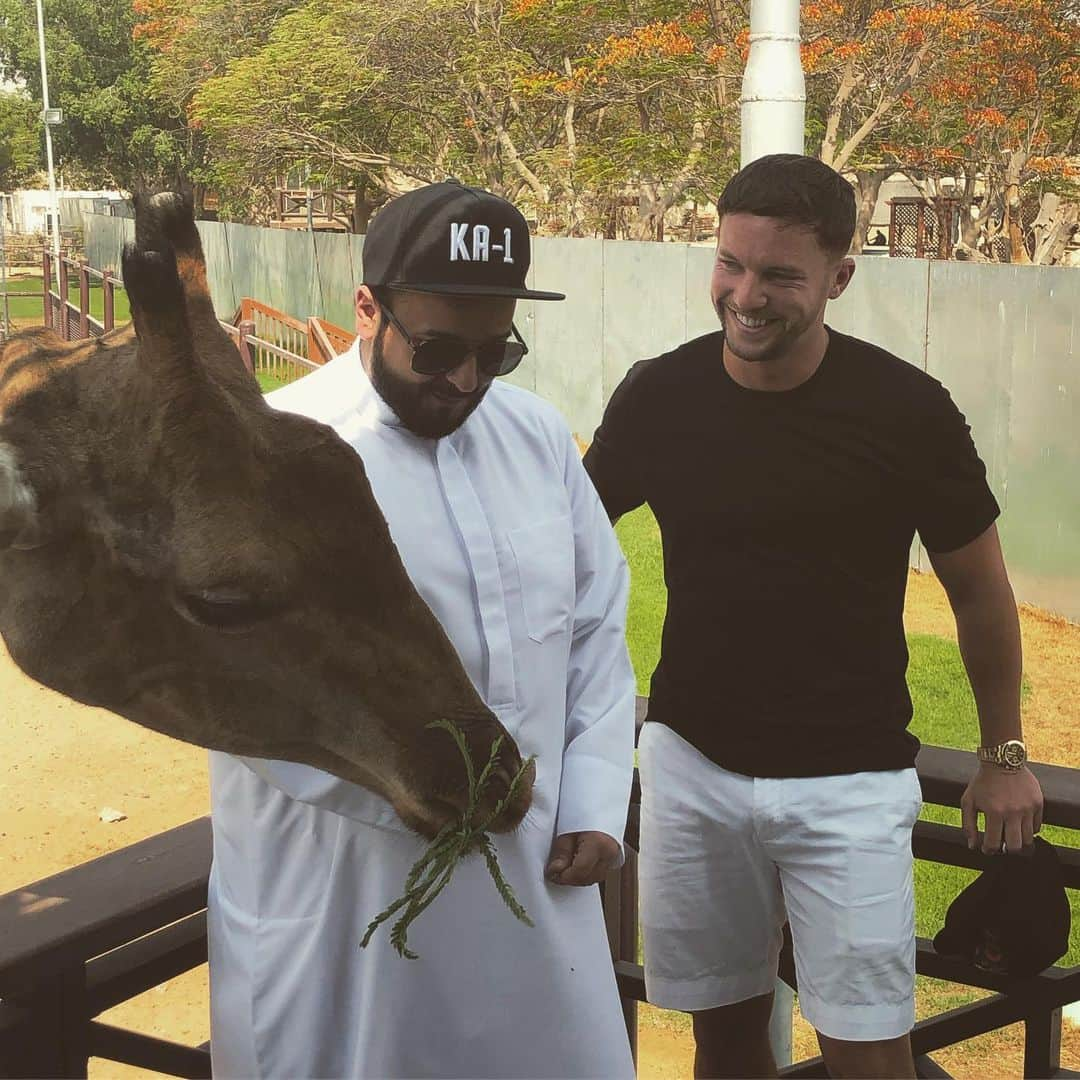 ダニー・ドリンクウォーターさんのインスタグラム写真 - (ダニー・ドリンクウォーターInstagram)「Unbelievable day out in Dubai, got to hand feed some of my favourite animals 🙌🏼 massive thanks to @sb_belhasa & @msb_belhasa for the experience.... loved it. #dubai #memories」6月13日 1時30分 - dannydrinkwater