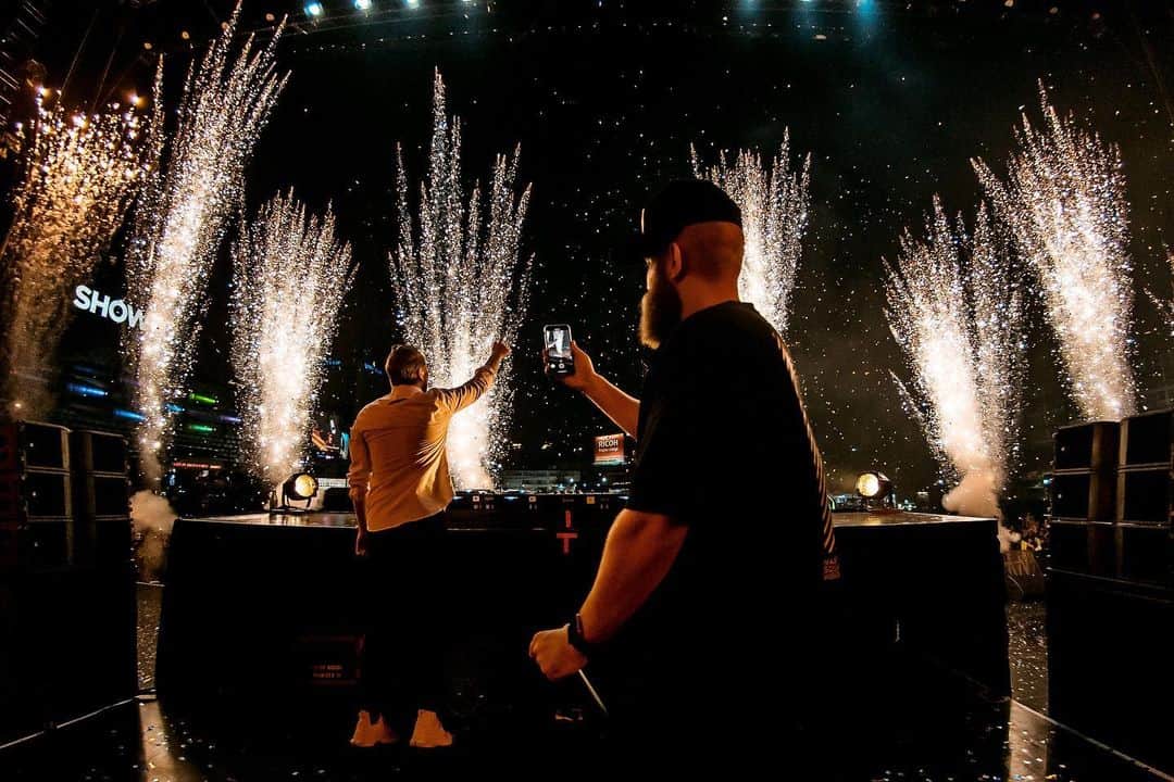 のインスタグラム：「New music coming this Friday!!!! Who’s ready for a summer smash?! 🔥🔥🔥」