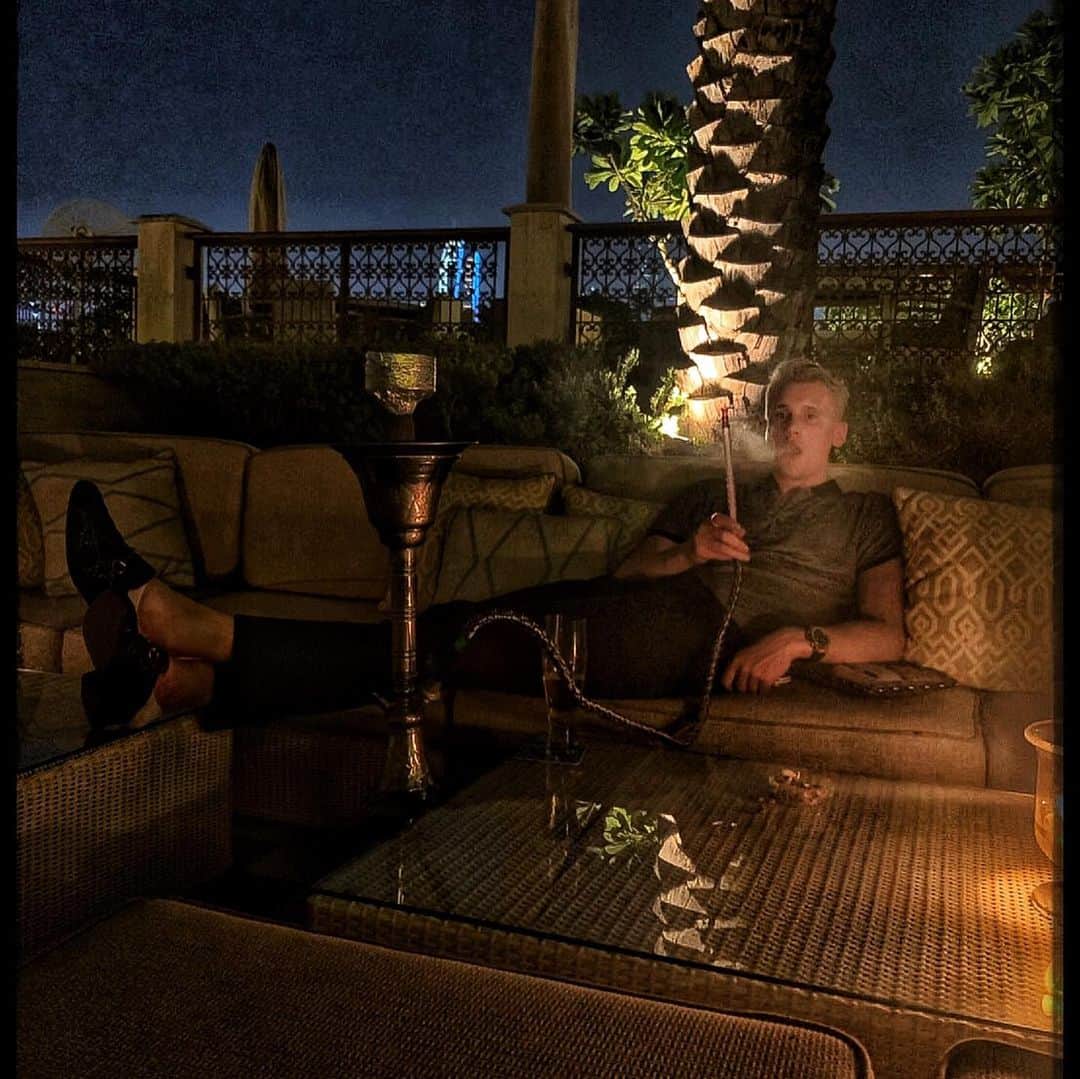 ルドゥウィッグ・オーマンさんのインスタグラム写真 - (ルドゥウィッグ・オーマンInstagram)「S night, sushi/shisha night 🍣 #ootd #dubai」6月13日 1時53分 - ludvigohman3