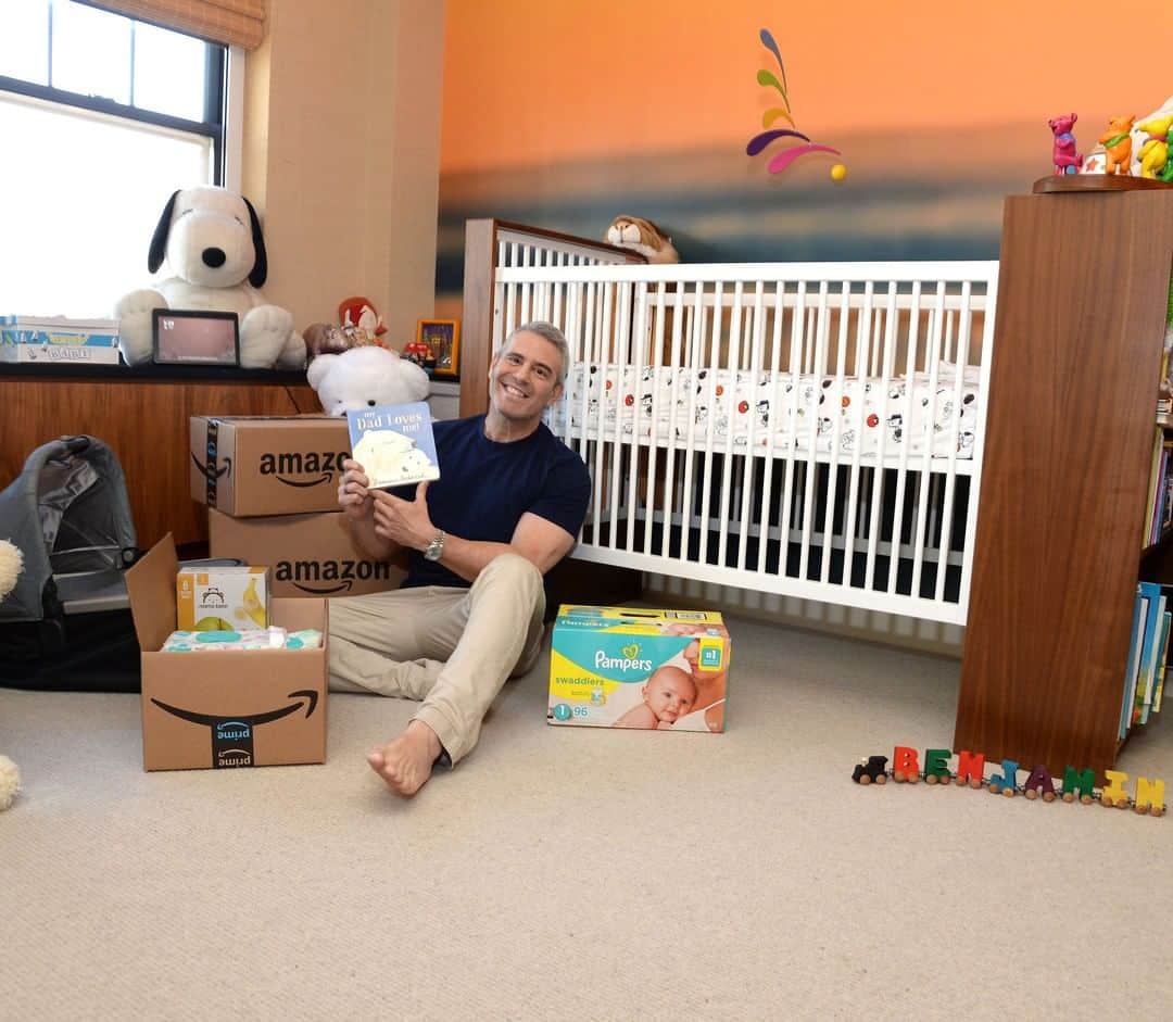 Amazonさんのインスタグラム写真 - (AmazonInstagram)「Entertainment icon @BravoAndy is now a father! And just in time for #FathersDay, he’s sharing his guide to all of the must-have essentials for baby and dad. Check out his official New Dad Essentials List at amazon.com/AndyCohenNewDadEssentials #AmazonBabyRegistry #AllonAmazon」6月13日 2時04分 - amazon