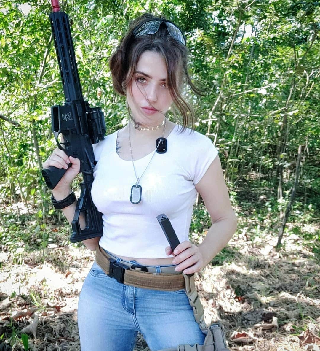 Anna Vargasさんのインスタグラム写真 - (Anna VargasInstagram)「Tô namorando muito essa Modify XTC CQB que ganhei da @companystoreac 😏💜 Quer uma igual? Aproveite e compre com desconto usando o meu cupom "MYST" 😊. Site da loja abaixo.👇🏻 . #diadosnamorados . ⬇️⬇️YouTube Channel ⬇️⬇️ Myst & Hard [link on my profile] --------------------------------------------------- 🤝PARCEIROS: 🛒Loja: @companystoreac www.storeac.com.br 🚨Use o cupom MYST e ganhe 5% off nas compras na loja!🚨 ⚪ Munição: @spartanairsoftmunition www.spartanairsoft.com.br 🎥 Câmeras: @scopecam www.scopecam.com.br Patches: @1ciadistintivos ---------------------------------------------------- . #airsoft #myst #airsoftgirl #airsofter #airsofting #modify #slaydies #airsoftwoman #airsoftgame #airsoftlife #airsoftworld #airsoftbrasil #airsoftphoto #airsoftobsessed #airsoftporn #airsoftoperator #tacticalshit #tactical #tacticool #multicam #military #milsim #gunsandgirls #airsoftlove #airsoftnation #airsoftcomunity」6月13日 1時57分 - myst.shots