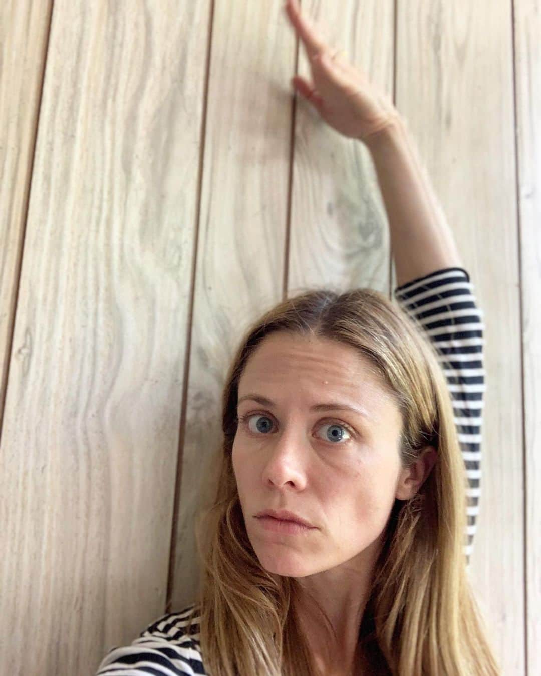 クレア・コフィーのインスタグラム：「Hey @meganvelong can we use this as color reference for my next hair appointment? #70sfauxwoodblonde #thisoldhouse #predemodays」