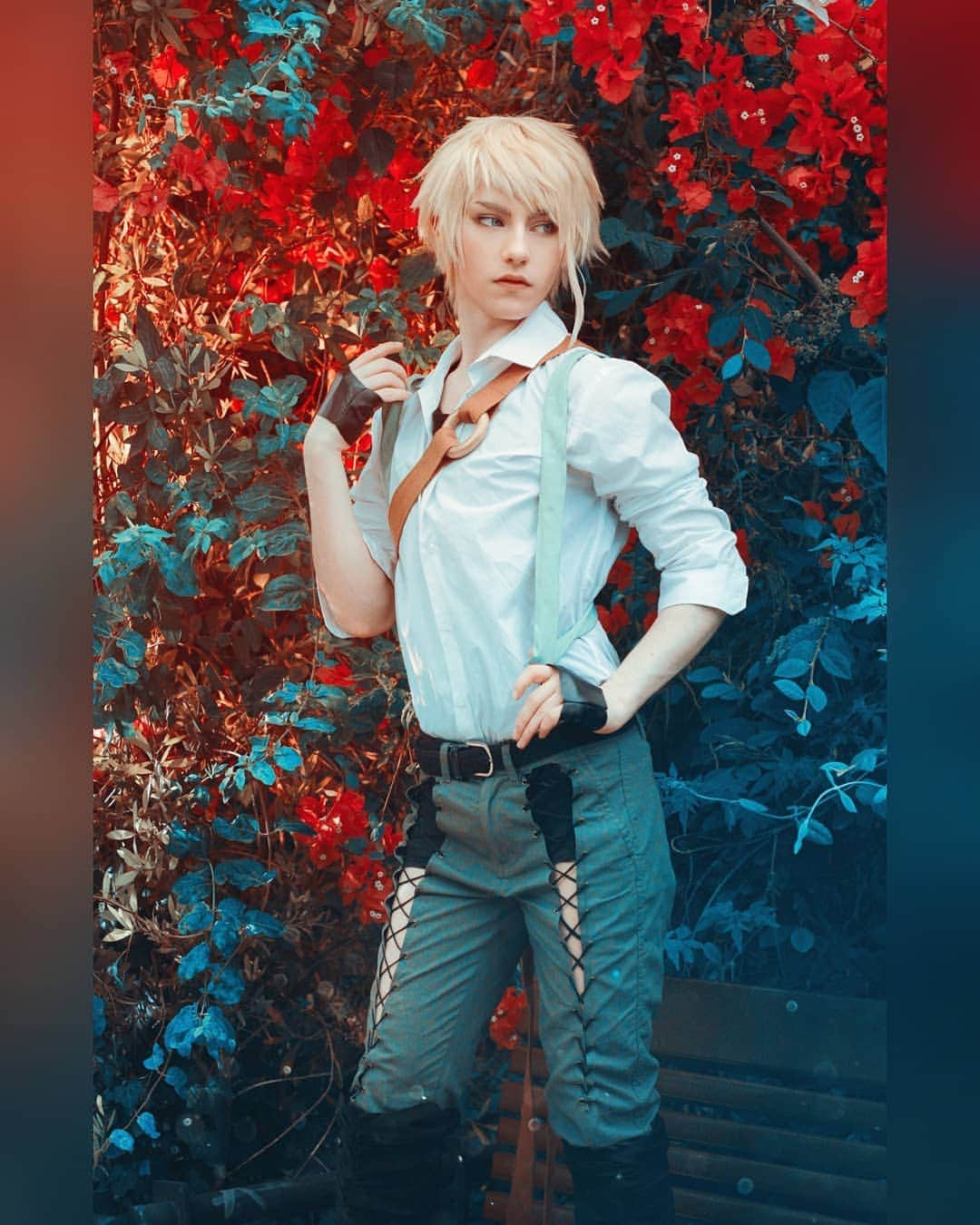 Geheさんのインスタグラム写真 - (GeheInstagram)「throwing some reds into your dash ✨ Hi guys!!! I'm back from DoKomi, I had so so so so much fun, honestly, my favorite convention so far 😭 thank you to everyone who came to my booth, spent time with me and shared such fun moments! I also made so many new friends and finally met so many others that I've been following for a long time T_T I'm so happy!! I got to shoot with amazing photographers too, ahhh I'm so hyped to show you guys the results!  Now I'm back home, happy but wrecked :_D I'll be spending the next two weeks finishing my uni project and then I'm FREEEEE!! 📸 By @thelematherion edit by me #BenedictBlue #VioletEvergardenCosplay #VioletEvergarden #BenedictBlueCosplay #Cosplay #Geheichou #Photography」6月13日 2時06分 - geheichou