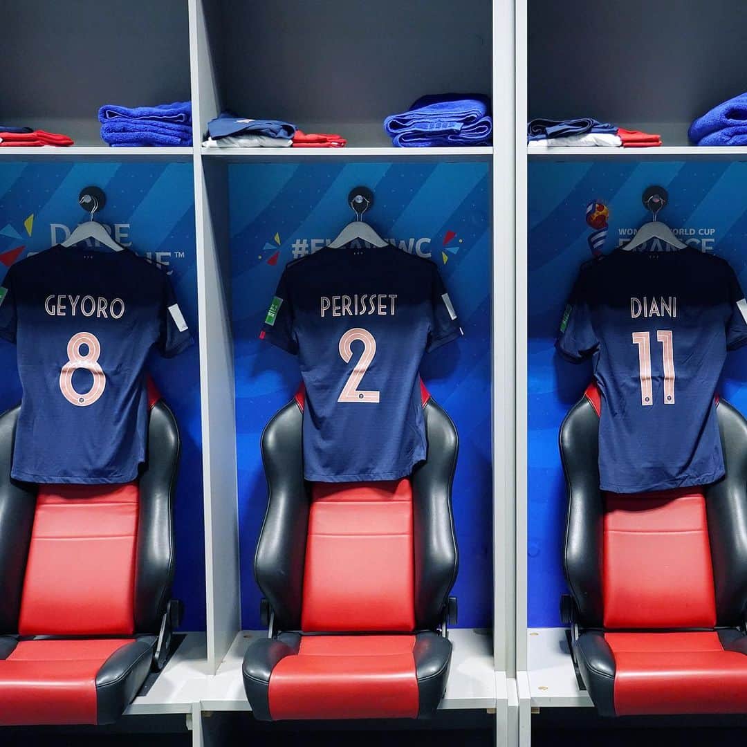 サッカー フランス代表チームさんのインスタグラム写真 - (サッカー フランス代表チームInstagram)「Le vestiaire des Bleues est en place ! 🔵 H-2 avant 🇫🇷🇳🇴 2ème match de la Coupe du Monde de la FIFA, France 2019 🙌 #FiersdetreBleues #FRANOR 📍 Nice 🕘 21h 📺 TF1 / Canal + - Everything is set 🔵」6月13日 2時06分 - equipedefrance