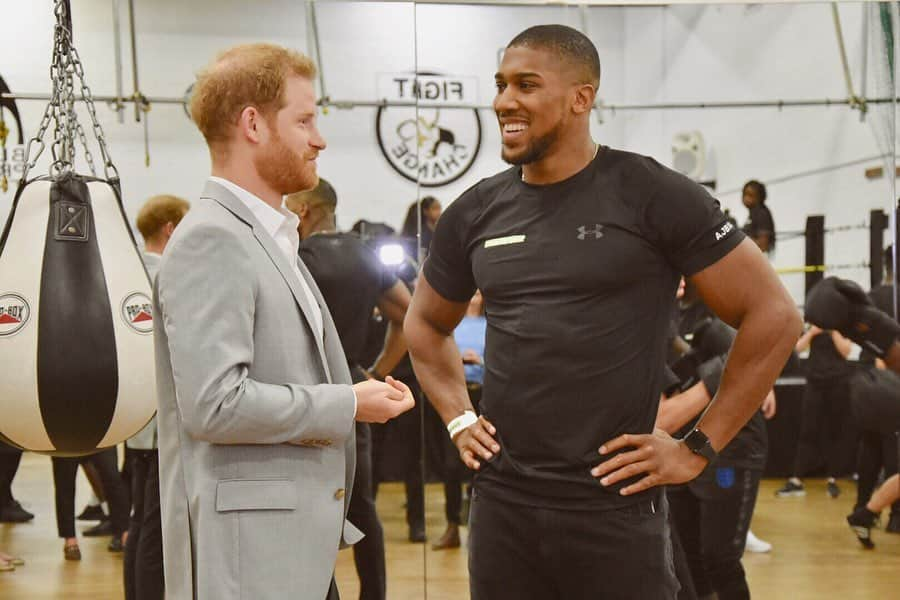 ロイヤル・ファミリーさんのインスタグラム写真 - (ロイヤル・ファミリーInstagram)「This morning The Duke of Sussex attended the launch of @_madebysport at The Black Prince Trust community hub in Lambeth.  Made in Sport is a new campaign that will bring together around 60 charities already working in sports to raise funds and empower grassroots clubs in the most disadvantaged communities across the UK. It will ensure that clubs like this in Lambeth will stay open, and provide a space for all young people to develop a passion for sport and build skills that will help them through life.  The Duke met British Boxers @anthony_joshua and @nicolaadamsobe who were taking young people through a boxing training session – and who have also lent their support to the new campaign.  The Duke of Sussex has long championed the transformative effect sport can have on people’s lives.  Find out more on @SussexRoyal.」6月13日 2時07分 - theroyalfamily