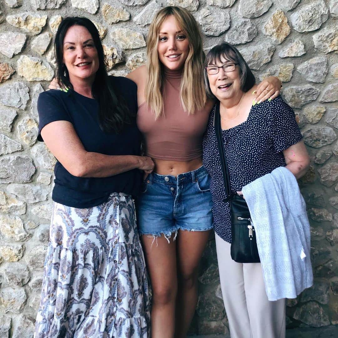 Aka SCUBA CHARLOTTEさんのインスタグラム写真 - (Aka SCUBA CHARLOTTEInstagram)「So sad to say goodbye to the most precious women in my life ❤️ What an absolutely amazing time we have had on our family holiday. So so so special. Already can’t wait for the next 🙌🏼」6月13日 2時17分 - charlottegshore