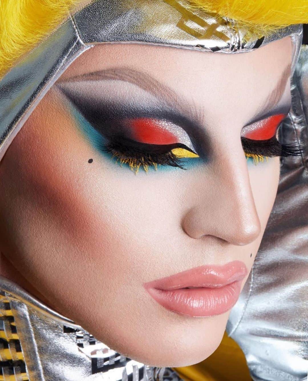 NYX Cosmeticsさんのインスタグラム写真 - (NYX CosmeticsInstagram)「Can we talk about how #SICKENING this look is by @ageofaquaria?! 😍⚡ She slays this glam using her limited edition #NYXCOSMETICSXAQUARIA Color Palette 🎨🔥 Head to your local #NYXProfessionalMakeup store to cop yours today 🏃‍♀️ Or turn on your post notifications for online restock alerts 👩‍💻 ||📷: @sanchezzalba #nyxcosmetics #crueltyfreebeauty」6月13日 2時45分 - nyxcosmetics