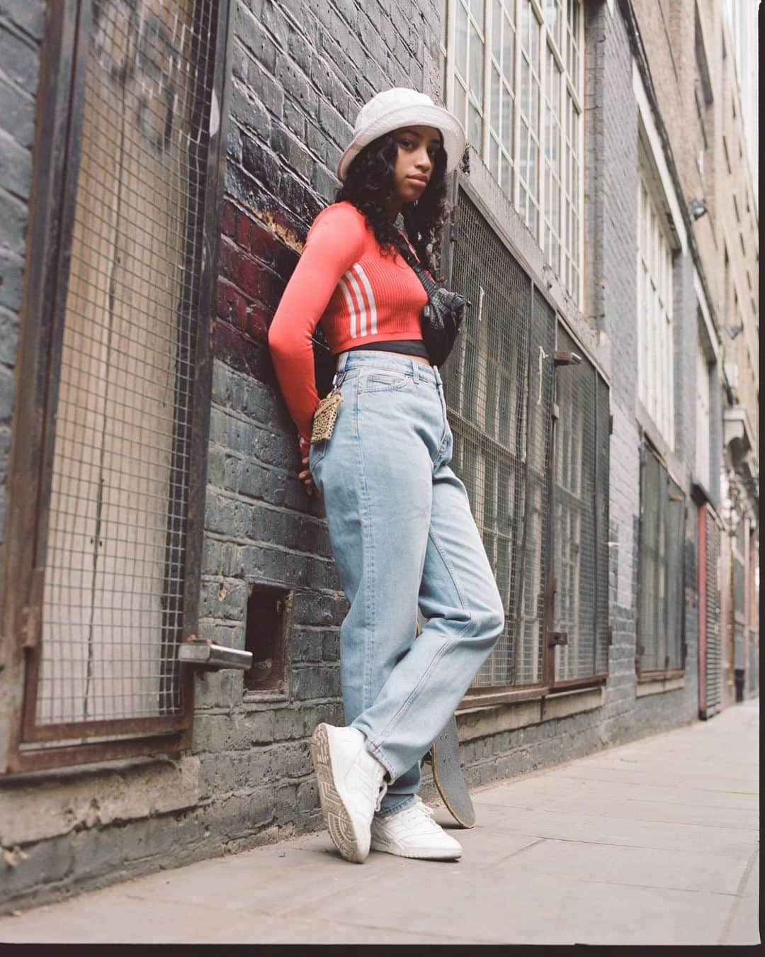 adidas UKさんのインスタグラム写真 - (adidas UKInstagram)「Head to our IGTV to watch Episode 1 of our new content series with east London skater @SavannahStaceyKeenan⁣ ⁣ In a new series for adidas London to celebrate the launch of #HOMEOFCLASSICS, we document six creators in the city and the experiences that make them.⁣ ⁣ 📸@RyanOTooleCollett」6月13日 2時54分 - adidaslondon