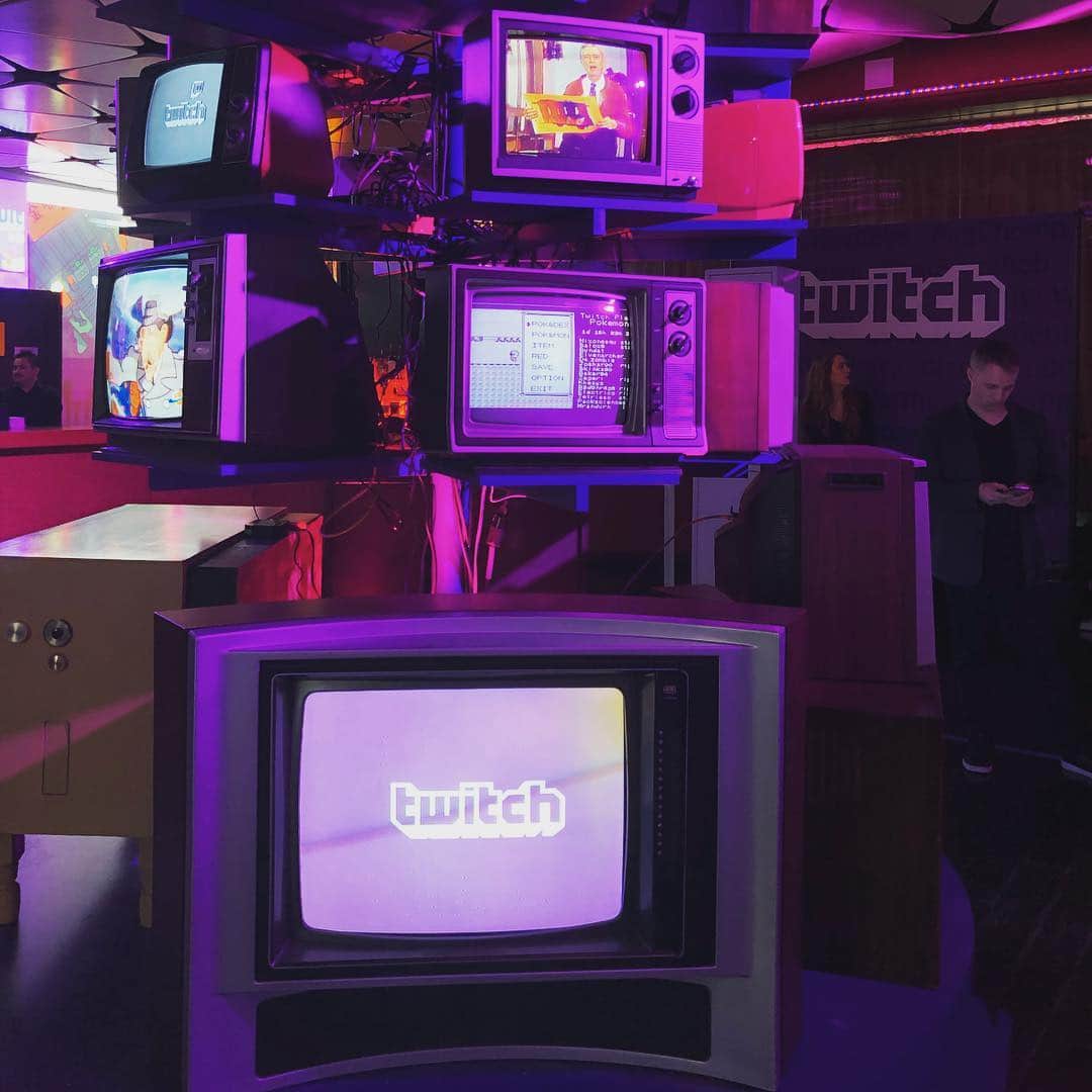 須田剛一のインスタグラム：「Today in E3 news: Rocking the Twitch livestream!」