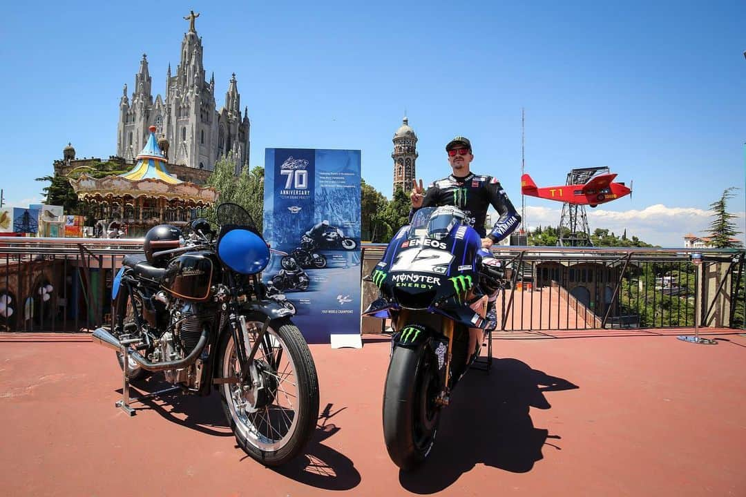 MotoGPさんのインスタグラム写真 - (MotoGPInstagram)「Celebrating 70 years of the FIM #MotoGP World Championship 🏁 // Barcelona's most stunning sights host the first 70th anniversary celebration with the display of the bikes that won the first ever motorcycle racing World Championship in 1949 alongside 2019 #MotoGP bikes 🏍 Swipe left ⬅️ #MotoGP70 #Motorcycle #Racing #Motorsport」6月13日 3時00分 - motogp