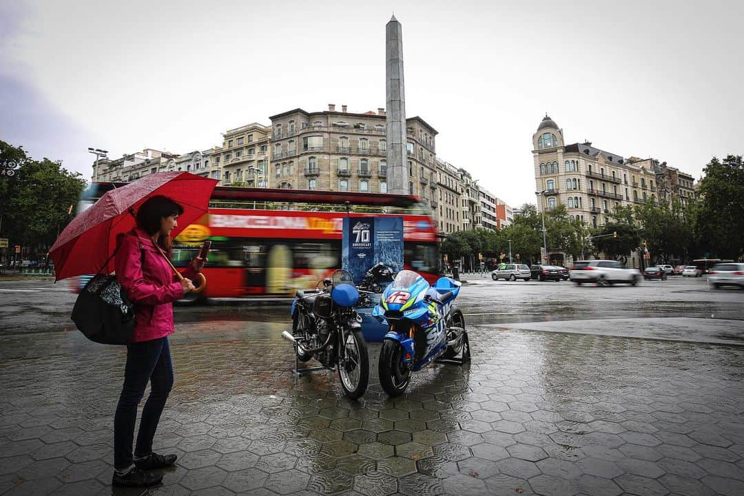 MotoGPさんのインスタグラム写真 - (MotoGPInstagram)「Celebrating 70 years of the FIM #MotoGP World Championship 🏁 // Barcelona's most stunning sights host the first 70th anniversary celebration with the display of the bikes that won the first ever motorcycle racing World Championship in 1949 alongside 2019 #MotoGP bikes 🏍 Swipe left ⬅️ #MotoGP70 #Motorcycle #Racing #Motorsport」6月13日 3時00分 - motogp