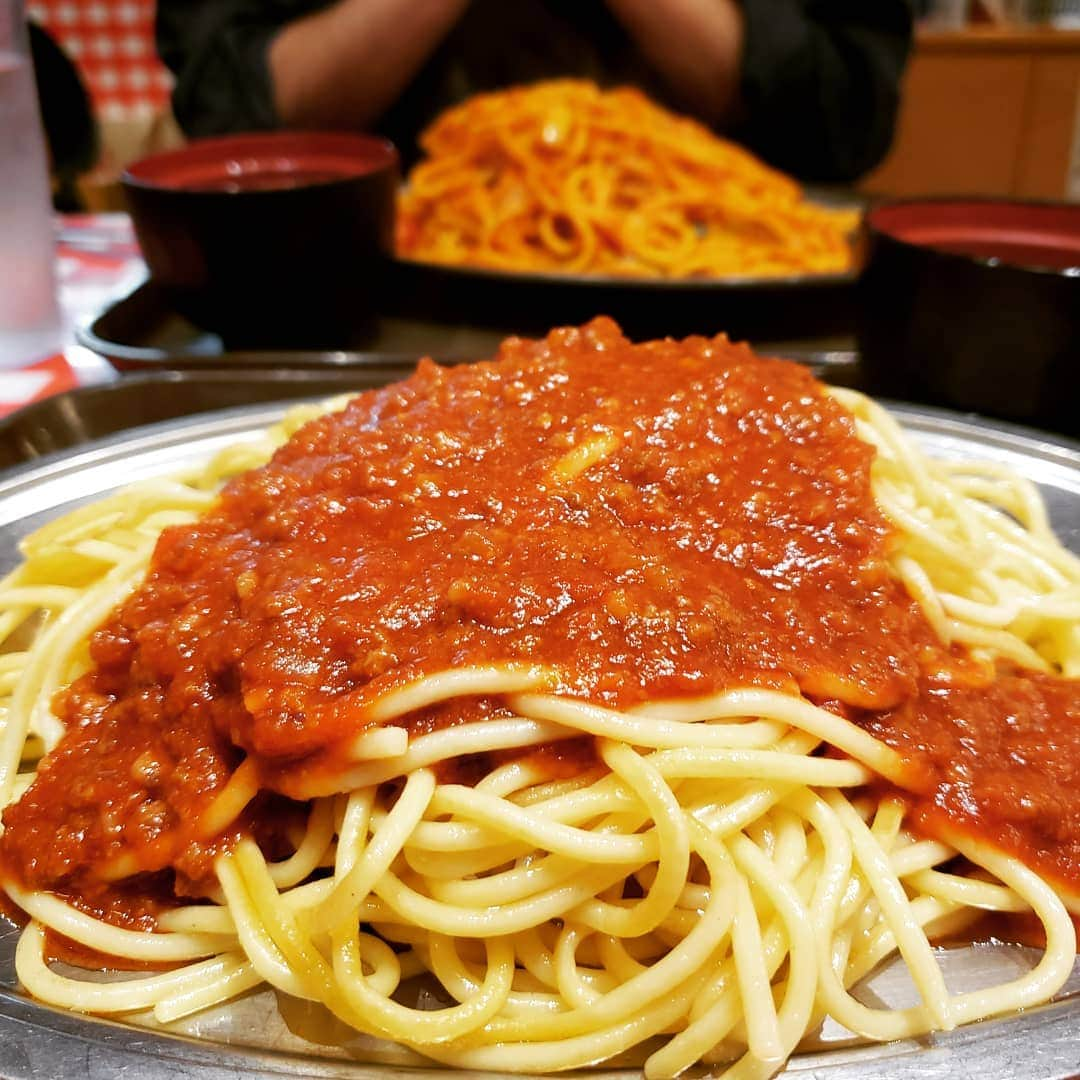 東朋宏さんのインスタグラム写真 - (東朋宏Instagram)「メガ盛りのパスタを食べてから薬酒バー7周年イベントビンゴの景品を購入‼️ さぁ、今年のビンゴも豪華だよ～‼️(笑)  みんな楽しみにしててね～‼️ 『浅草薬酒バー7周年記念パーティ』 【日時】：6月14日（金）20:00～23:00 　6月15日（土）19:00～22:00 【会費】：3000円　飲み放題（自家製薬酒、焼酎、ハイボール等）＋乾杯ビール＋軽食＋ビンゴカード 【参加資格】：老若男女、初めての人、常連の人、ご無沙汰してる人、近所に住んでる人、遠くに住んでる人  #薬酒バー #浅草薬酒バー #ビンゴ大会 #豪華 #オレが欲しい」6月13日 3時01分 - tomohiro_azuma