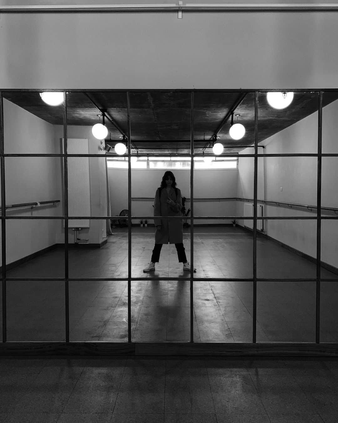 Amelia Zadroのインスタグラム：「Looking for new event spaces with a good vibe. What are your fav yoga places in London?」