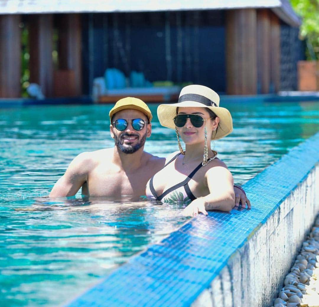 のインスタグラム：「✌️borá negrinha❤️.. feliz dia dos namorado.」