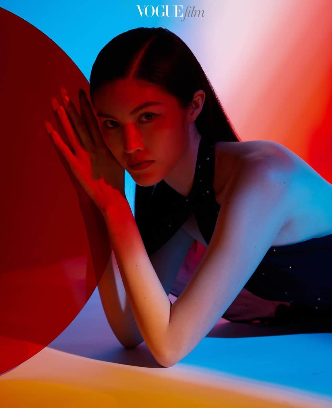 スイ・ヒーのインスタグラム：「@voguechina  #voguefilm ❤️」