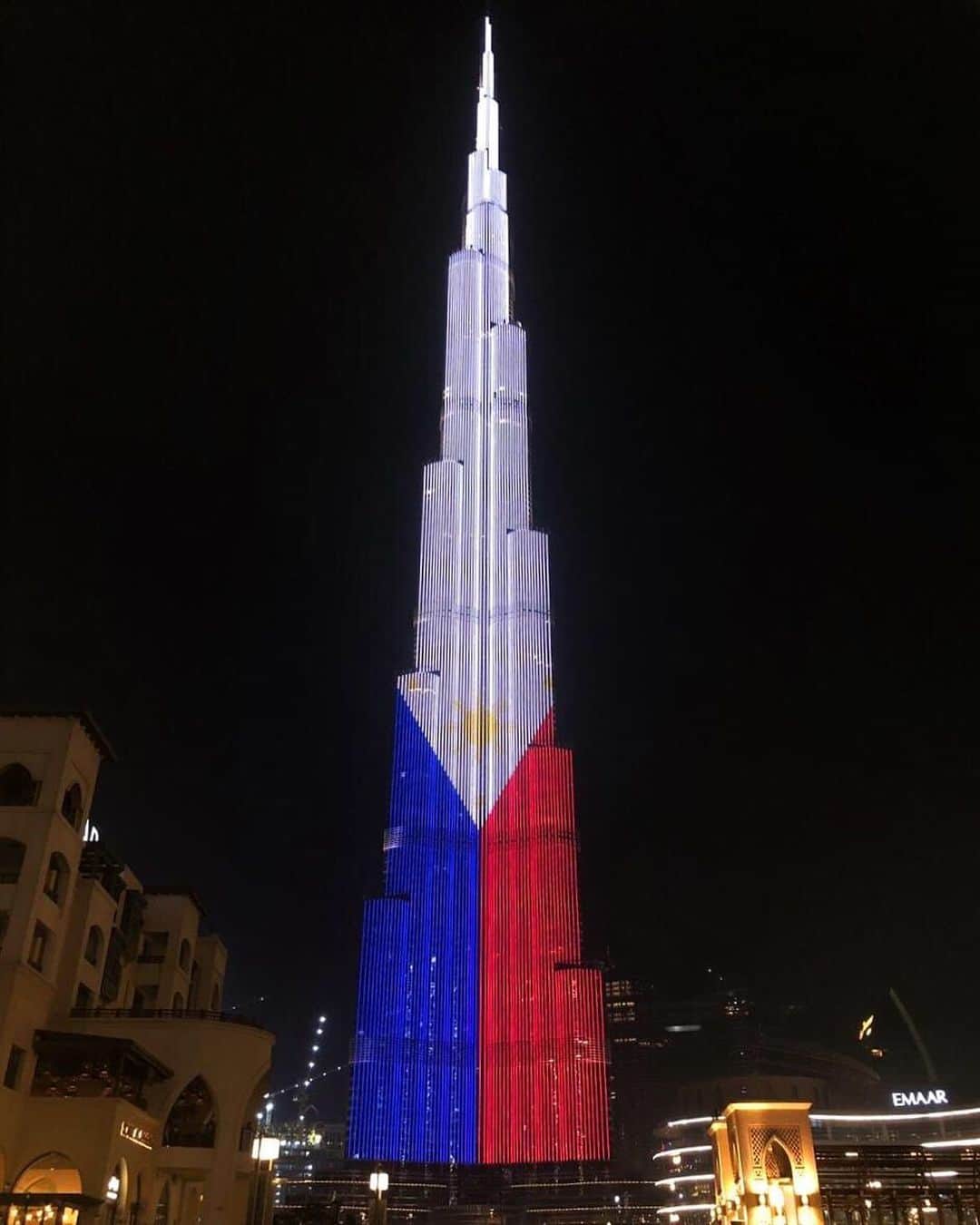 エミレーツ航空さんのインスタグラム写真 - (エミレーツ航空Instagram)「Happy Independence Day to all Filipinos! Mabuhay! We are proud to connect the UAE and the Philippines since 1990. 🇦🇪🇵🇭 Image Credit: Ronald Awa」6月13日 3時18分 - emirates