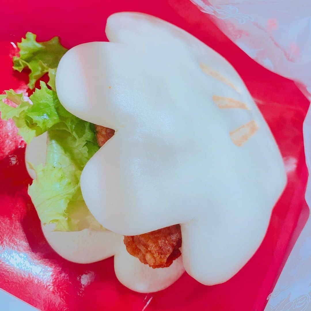 内田 菜々さんのインスタグラム写真 - (内田 菜々Instagram)「* * * 🥪🥤🥯🥪🥤🥯🥪🥤🥯🥪🥤🥯🥪🥤🥯 * * はじめてのパオ。🐘 パオパオパオ。🐘 It is delicious, and the food having a cute appearance is splendid. 맛있고 사랑스럽다. * #ディズニーランド #グローブシェイプチキンパオ #プラズマレイズダイナー  #トゥモローランド #ディズニーグルメ #ディズニーフード #ディズニーイースター #disneyland #portrait #good #likeme #f4f #l4l #사진 #식사 * * my twitter ⇨ naaana_77 🐡 followme✨ * * 🥪🥤🥯🥪🥤🥯🥪🥤🥯🥪🥤🥯🥪🥤🥯 * * *」6月13日 3時21分 - chocobanaaana