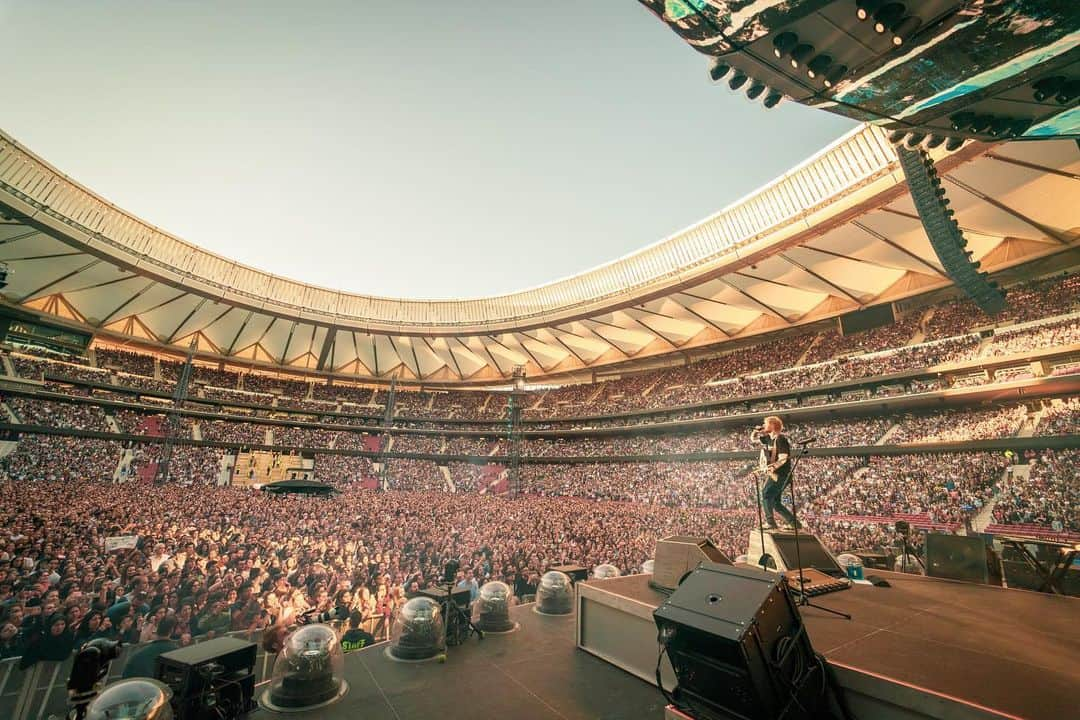 エド・シーランさんのインスタグラム写真 - (エド・シーランInstagram)「Madrid ! 📸 @zakarywalters #dividetour」6月13日 3時31分 - teddysphotos