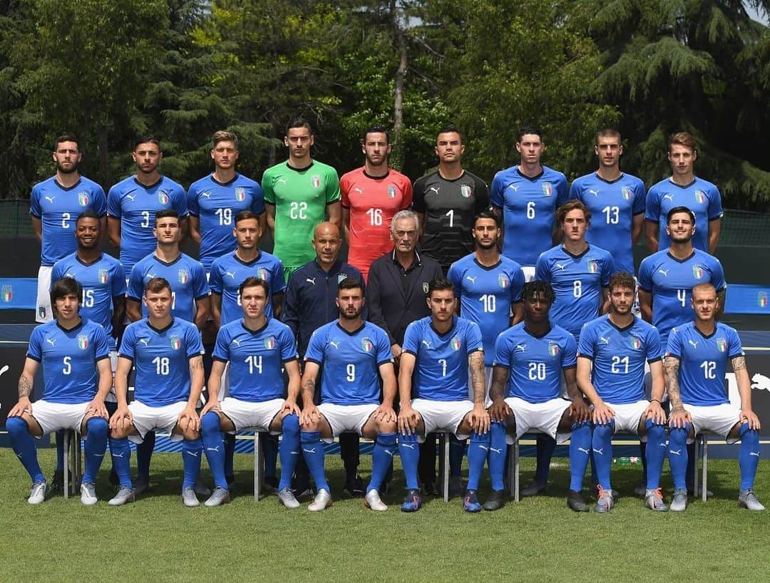 アレックス・メレットのインスタグラム：「Carichi! Domenica si comincia 🇮🇹⚽️ #europeo #U21 #team」