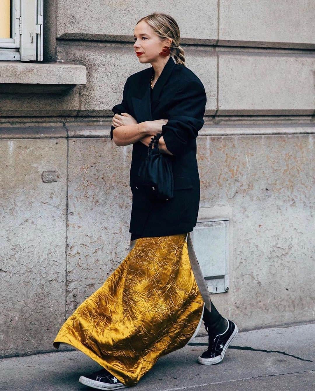 Monica Sordoのインスタグラム：「✨Bella Chloe, always with a super fresh and inspiring ensamble✨wearing our Nautilus Earfans in Red Jasper during Paris Fashion Week 👌🏼 shoot by @styledumonde」