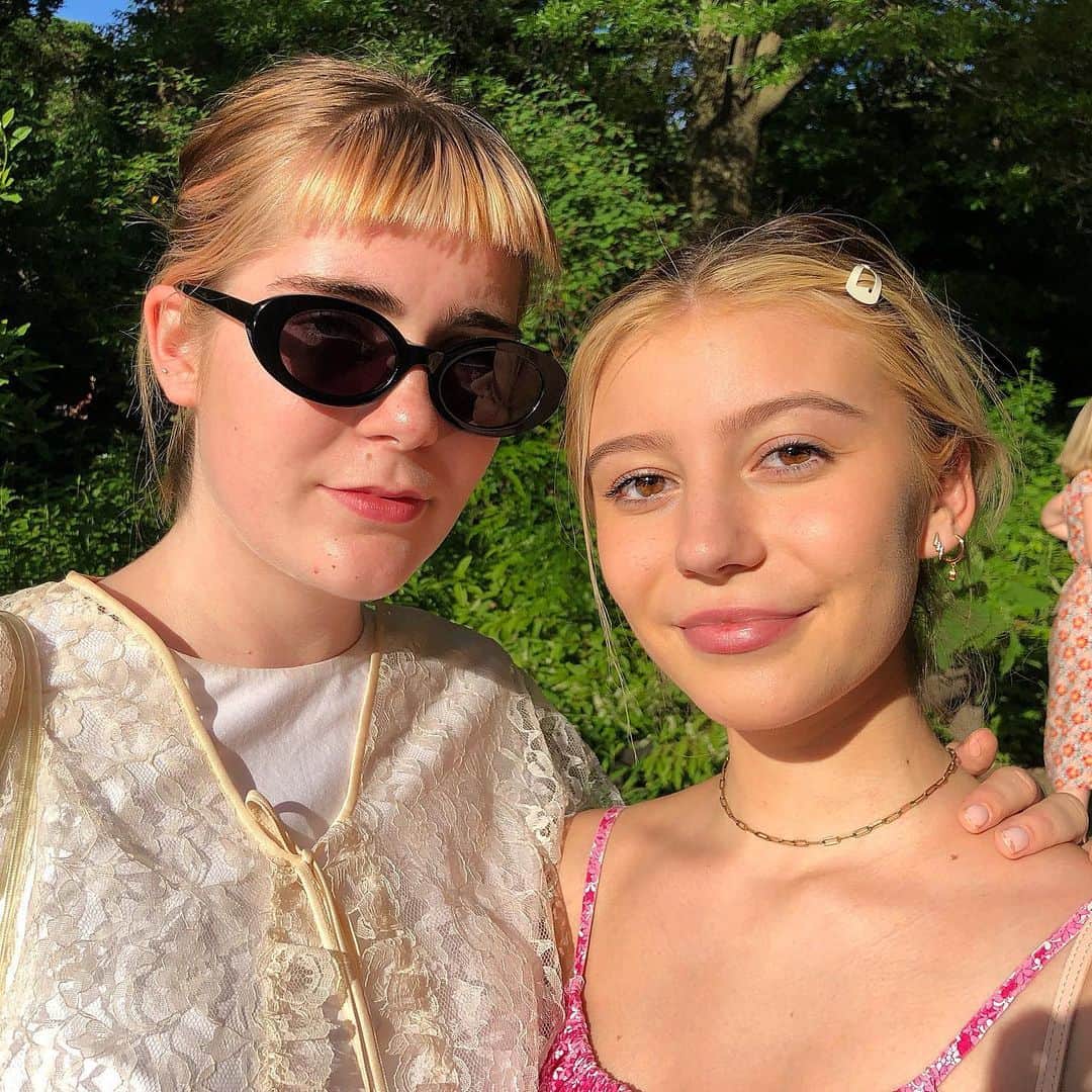 G・ハネリウスさんのインスタグラム写真 - (G・ハネリウスInstagram)「swipe to watch me make the decision to put on sunglasses 🤠💓 o also happy sundress szn from me and cic」6月13日 3時35分 - ghannelius