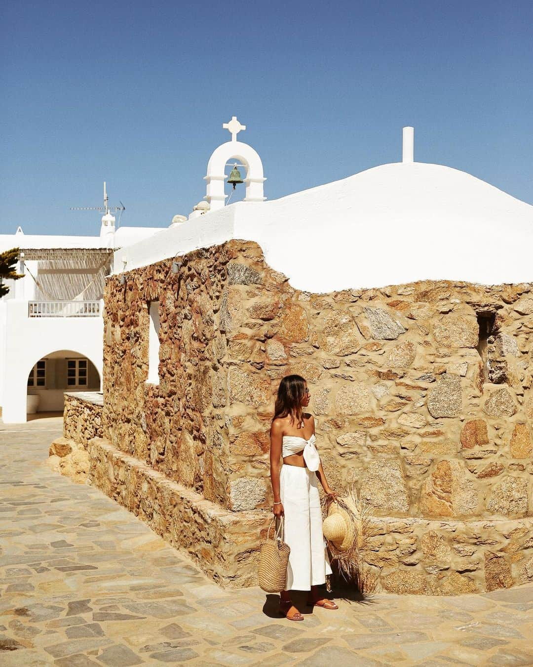 ジュリー・サリニャーナさんのインスタグラム写真 - (ジュリー・サリニャーナInstagram)「Summer attire ☀️ #mykonos」6月13日 3時49分 - sincerelyjules