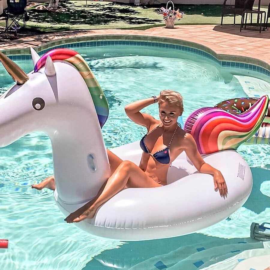 ブレア・オニールさんのインスタグラム写真 - (ブレア・オニールInstagram)「☀️it’s officially summer in AZ☀️🦄 💦」6月13日 3時41分 - blaironealgolf