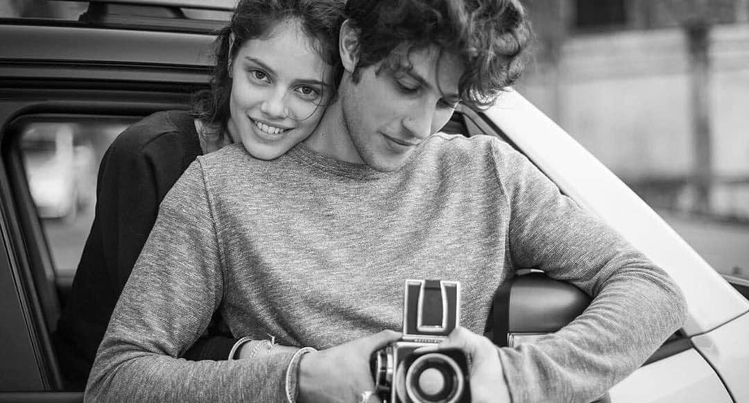 Chay Suedeのインスタグラム：「minha namorada, esposa, parceira de vida, mãe dos meus filhos, a cada ano, a cada dia te amo mais, quero você pra sempre.」