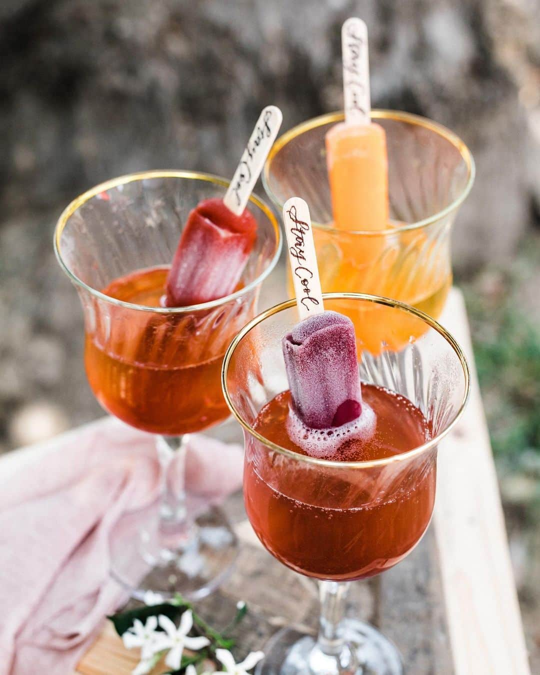 マーサ・スチュワートさんのインスタグラム写真 - (マーサ・スチュワートInstagram)「This week's #weddingwednesday idea combines boozy signature drinks with a delightful and refreshing treat: popsicles! 🍹 Perfect for cooling off guests at your outdoor fête or even for a post-barbecue treat to end the evening, these unexpected prosecco-pop cocktails are sure to be a hit among your guests. Get more inspiration for signature summer sips from @martha_weddings at the link in bio. 👆🏼 Plus, tag a friend who would love this idea! 📷: @annadelores | 🖋: @sophialovesletters」6月13日 3時50分 - marthastewart