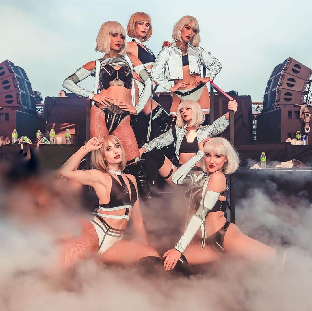 Ultra Angelsさんのインスタグラム写真 - (Ultra AngelsInstagram)「Take us back 💯 • • • • #ultraangels #Ultra2019 #worldwide #ultrakorea #ultrasingapore #rukes #seoul #singapore #wigs #backstage #photoshoot #photography」6月13日 3時56分 - ultraangels