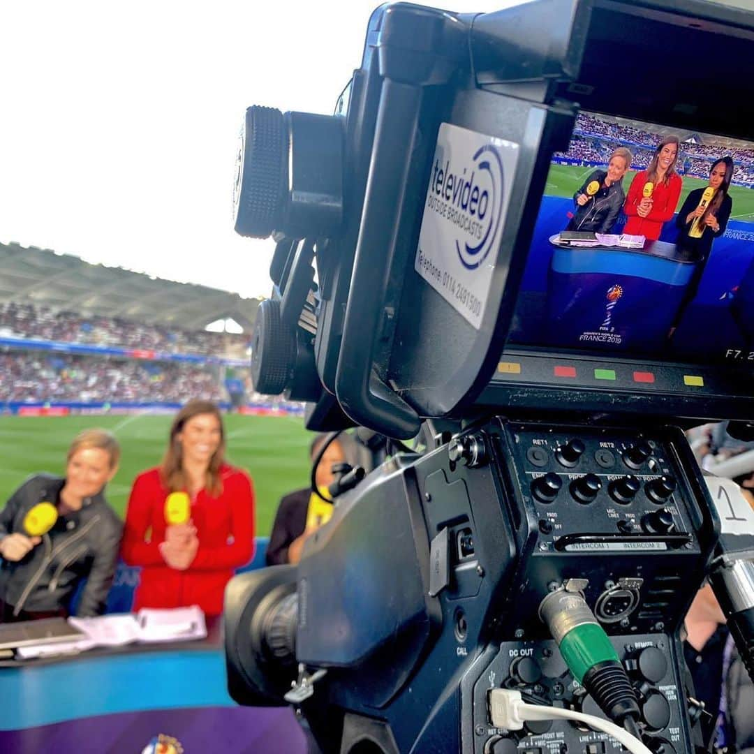 ホープ・ソロさんのインスタグラム写真 - (ホープ・ソロInstagram)「Last night I had a different angle on the #USWNT match than I’m used to! But this @bbcsport team is pretty great too」6月13日 3時59分 - hopesolo