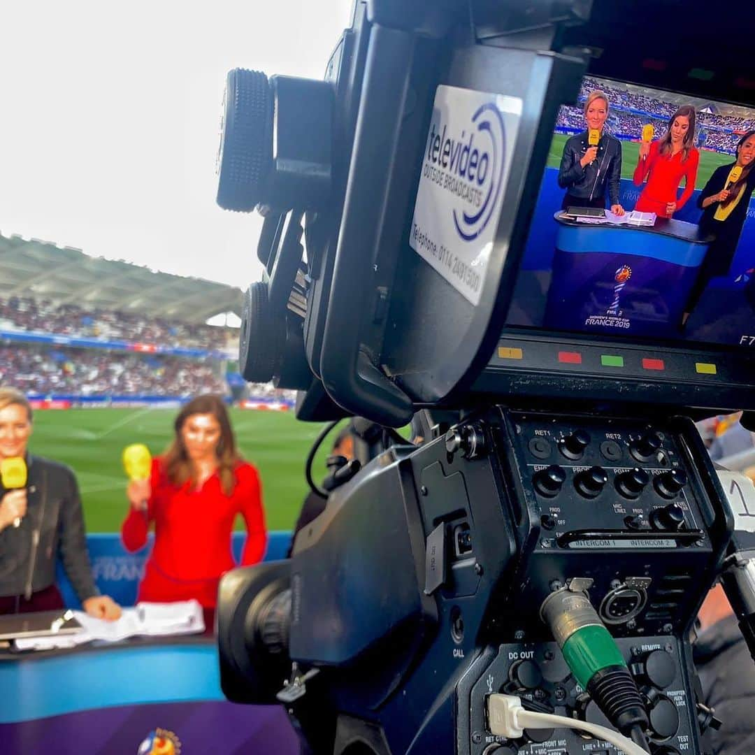 ホープ・ソロさんのインスタグラム写真 - (ホープ・ソロInstagram)「Last night I had a different angle on the #USWNT match than I’m used to! But this @bbcsport team is pretty great too」6月13日 3時59分 - hopesolo