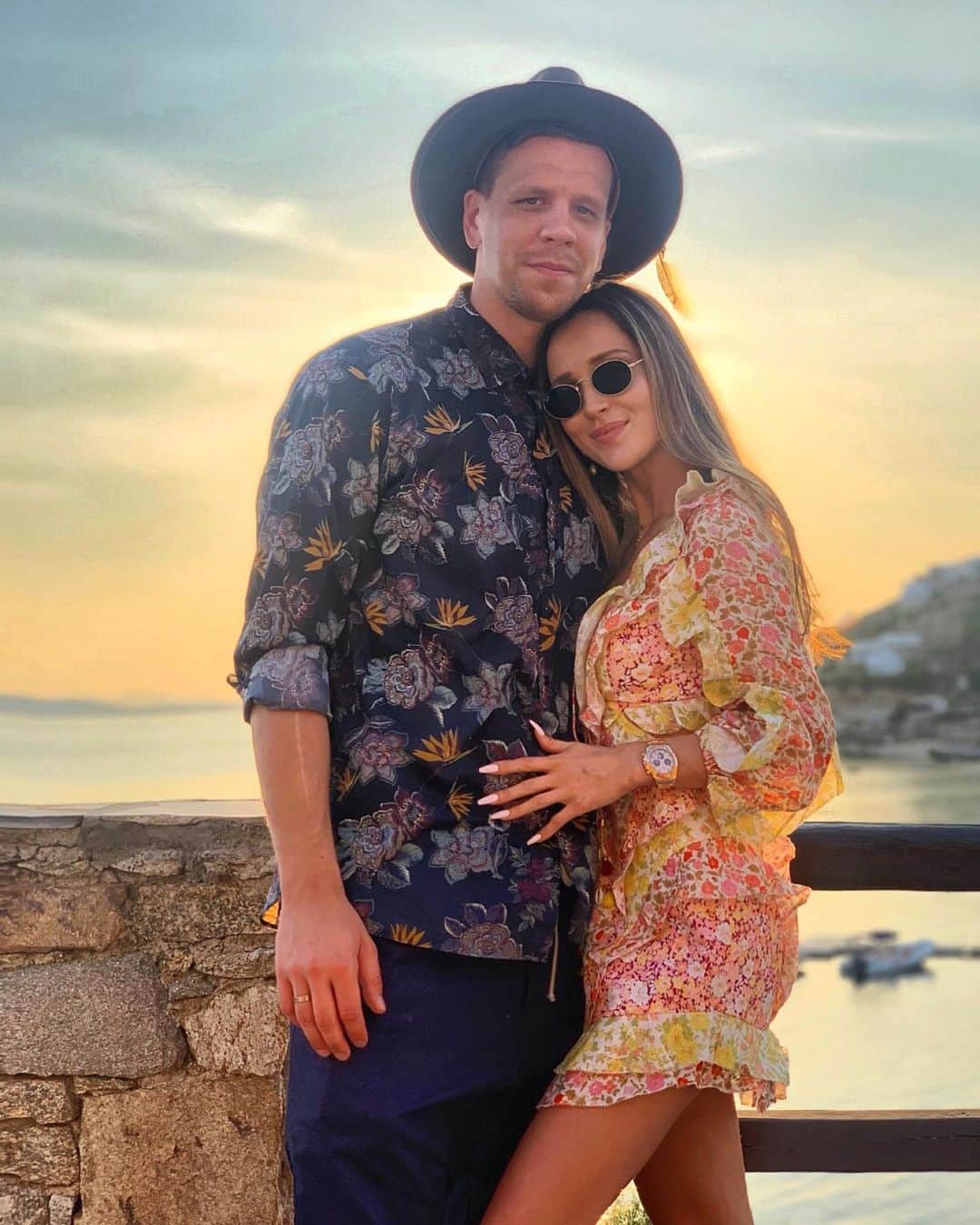 ヴォイチェフ・シュチェスニーのインスタグラム：「From Mykonos with love ❤️ @marina_official」