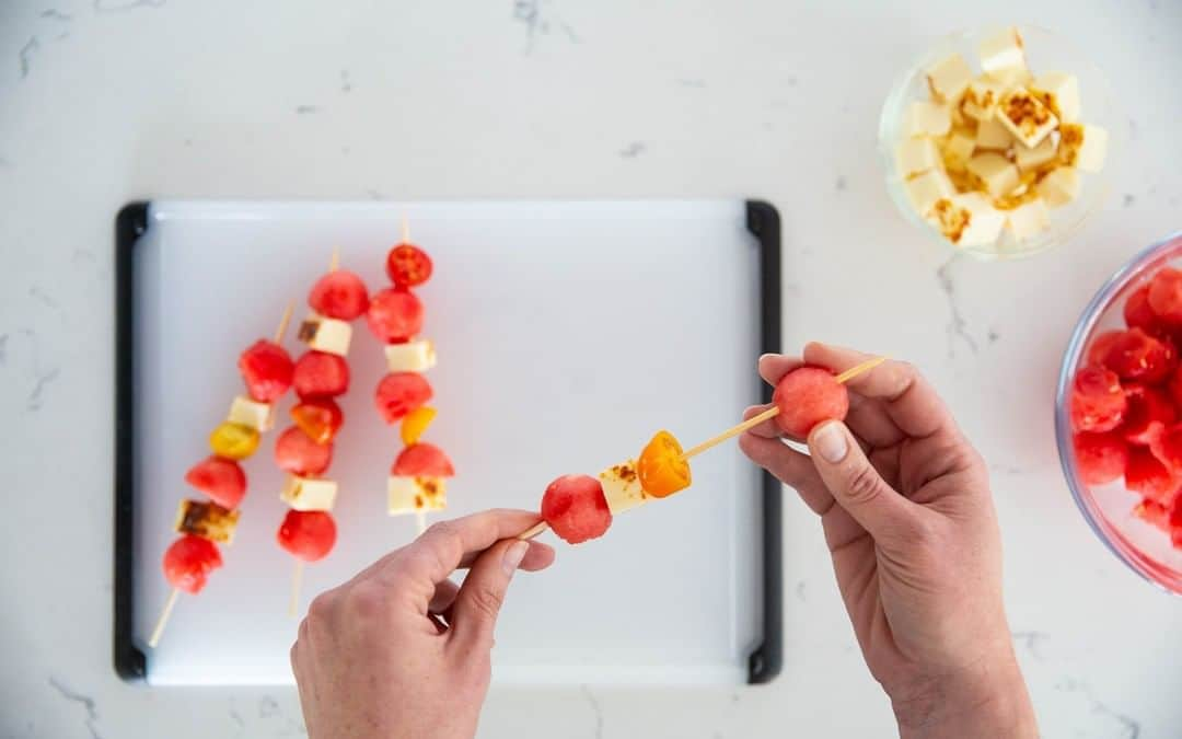 OXOさんのインスタグラム写真 - (OXOInstagram)「Three words: grilled fruit skewers.  We're definitely making these for our next #barbecue. (Link in bio for more grilled fruit ideas.)」6月13日 4時36分 - oxo