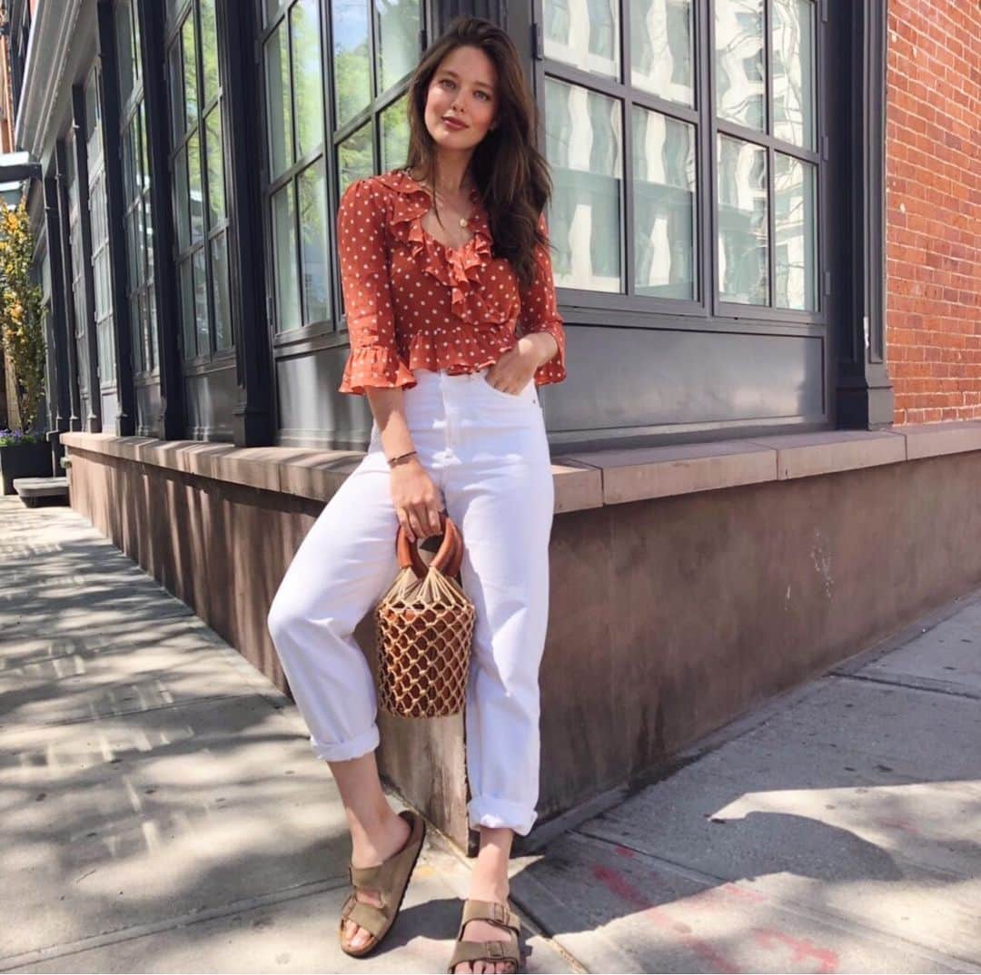 エミリー・DiDonatoのインスタグラム：「Birkenstock season 🙌🏻😉」