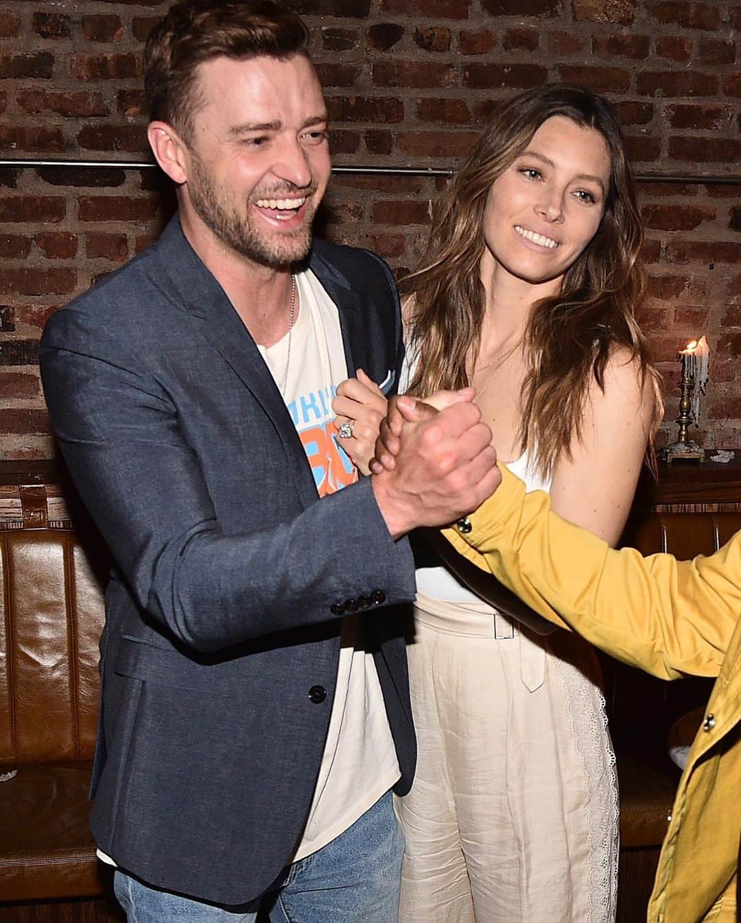 Just Jaredさんのインスタグラム写真 - (Just JaredInstagram)「@jessicabiel steps out with husband @justintimberlake just hours after those anti-vaxxer headlines surfaced online. Tap this photo at the link in bio to see what they were up to. #JessicaBiel #JustinTimberlake Photos: Backgrid, Getty」6月13日 15時44分 - justjared