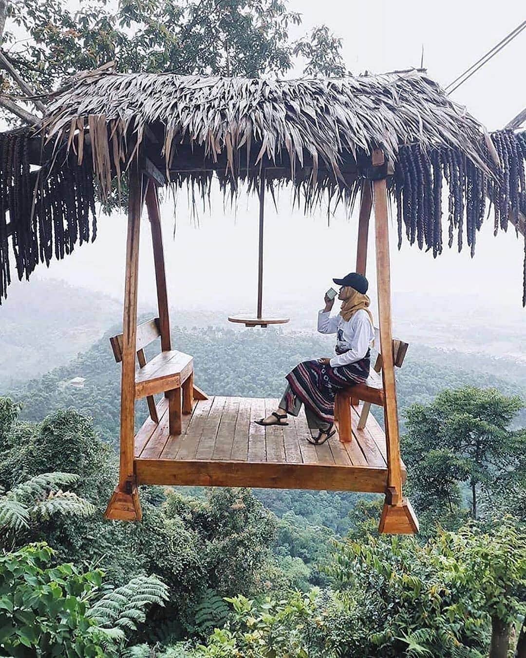 Nature|Folk|Portrait|Videoのインスタグラム：「Not a bad place to have a cup of coffee ☕👌 ━━━━━━━━━━━━━━━━━━━ Photo by @asstry06_  Congratulations!  Selection by  @gulumsedunya ━━━━━━━━━━━━━━━━━━━ Team #ig_mood @unsalsicilli @humanistanbul @gizemparlak_ @emili35 @hakancgrn @gulumsedunya @semihcevval @gulperi_karademir @celilbezeng ━━━━━━━━━━━━━━━━━━━ Community @moodcommunity General Tag #moodcommunity ━━━━━━━━━━━━━━━━━━━ #ig_pics_asstry06_」