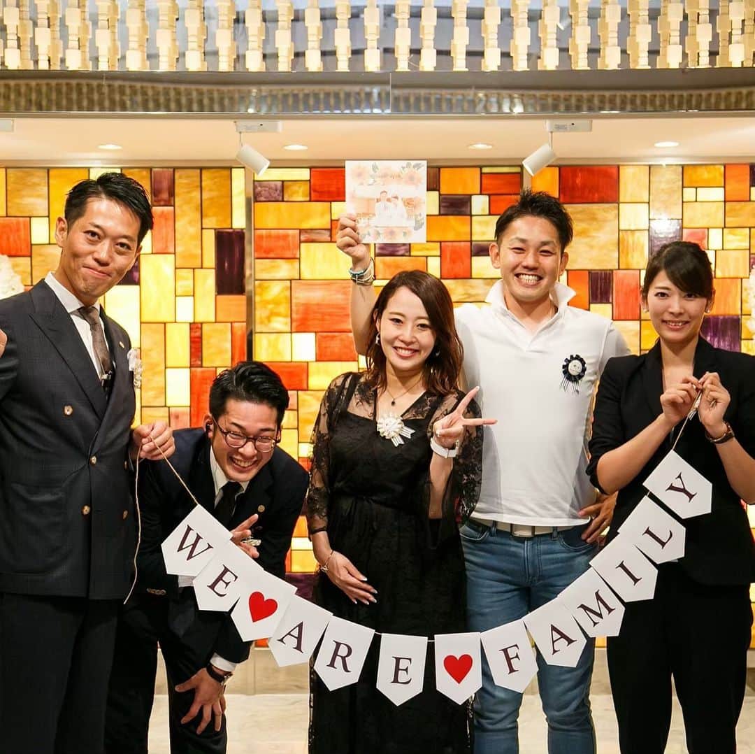 東京タワーの麓の結婚式さんのインスタグラム写真 - (東京タワーの麓の結婚式Instagram)「🗼 The Place of Tokyoで過去に結婚式を挙げてくださったお客様限定のイベント開催のお知らせです🗼💍✨ ・。・。・。・。・。・。・。・。 Place of Family 〜家族が家族と過ごす場所〜 2019年8月12日(祝月) ＠The Place of Tokyo 🗼 ・。・。・。・。・。・。・。・。 .  一生に一度の大切な日をご一緒させていただいた  おふたりとのご縁をずっと大切にしていきたい🍀 おふたりの思い出の場所に「ただいま」と 帰ってきていただきたい💕 . そんな想いで 過去にThe Place of Tokyoで  結婚式を挙げられたお客様を対象としたイベント 「Place of Family〜家族が家族と過ごす場所〜」 は生まれました✨ ・。・。・。・。・。・。・。・。 お子様と楽しめる！縁日コーナー🎐や キッズビュッフェ 👶🍴 思い出のチャペルでのお写真撮影🗼 懐かしいご婚礼メニューを取り入れたビュッフェ🦐 様々なイベントを通して  おふたりに結婚式1日を思い出していただくとともに  ご家族で新しい思い出を作っていただけるイベントです✨ ・。・。・。・。・。・。・。・。 ご参加方法 ご参加を希望される方はプロフィール(@theplaceoftokyo )の公式サイトより イベント情報をご確認のうえ お申し込みフォームからお申し込みください！ →（https://place-tokyo.com/familly/) ※ご予約数には限りがあり誠に恐縮ですが  ご参加希望は先着順とさせていただいております  またお会いできることを スタッフ一同心から楽しみにしております✨ ・。・。・。・。・。・。・。・。 . #theplaceoftokyo #ザプレイスオブトウキョウ #プレイスオブトウキョウ #東京タワー #東京タワー🗼 #東京タワーで結婚式 #東京タワーが好き #インスタジェニック婚 #tokyotower #wedding #ウェディング #プレ花嫁 #卒花嫁 #2019年春婚 #2019夏婚 #2019秋婚 #2019冬婚 #結婚式準備 #結婚式場探し #式場探し #東京花嫁 #関東プレ花嫁 #日本中のプレ花嫁さんと繋がりたい #イルミネーション #東京タワー見える #東京タワーの真下」6月13日 15時44分 - theplaceoftokyo