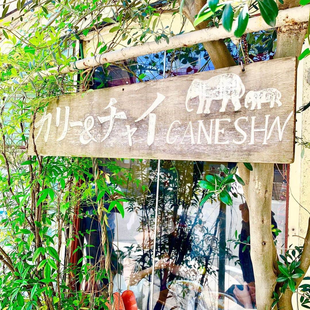 松尾貴史さんのインスタグラム写真 - (松尾貴史Instagram)「#南森町 の「 #ガネーシュn 」で、#ポークカレー と #ダル の #あいがけ #マサラ玉子 乗せを。#カレー と #バスマティライス 両方を #大盛り にしたら、カレーが皿から溢れそうになっていました。  美味しゅうございました。  #大阪天満宮 前にある #天満天神繁昌亭 は、改修中のようです。  #wordscafe で、#コーヒー を飲みながら #カツサンド と #海老カツサンド のテイクアウト。」6月13日 14時14分 - kitsch.matsuo