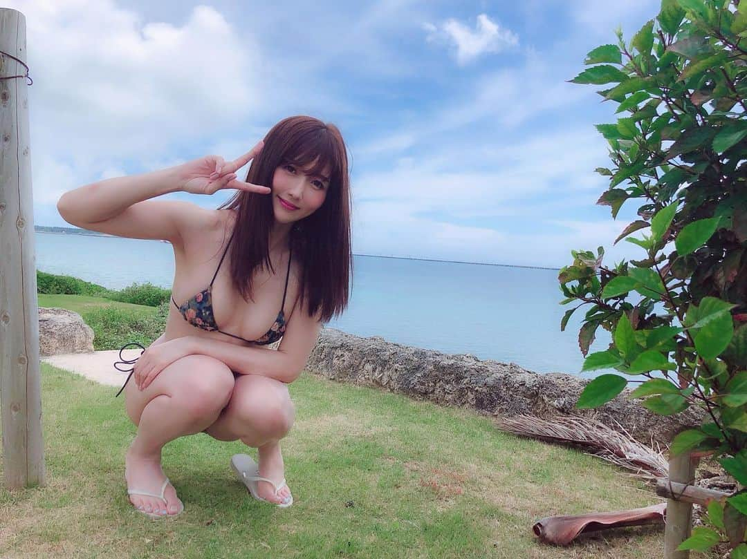 大槻ひびきさんのインスタグラム写真 - (大槻ひびきInstagram)「天気がいい☀️ 私めっちゃ雨女だからこんなに晴れるの珍しい😊 #大槻ひびきカレンダー2020 #水着 #宮古島 #miyakojima」6月13日 14時32分 - yanhibi0221