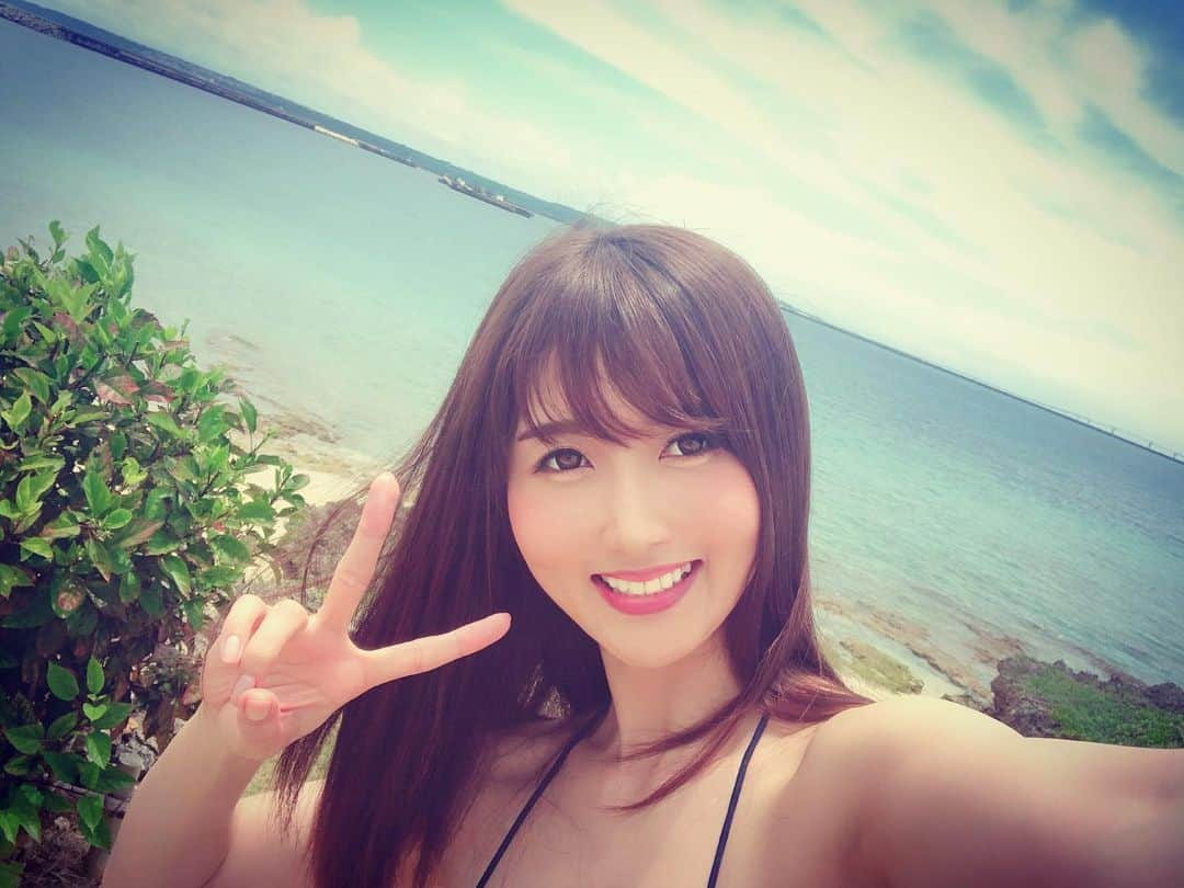 大槻ひびきさんのインスタグラム写真 - (大槻ひびきInstagram)「天気がいい☀️ 私めっちゃ雨女だからこんなに晴れるの珍しい😊 #大槻ひびきカレンダー2020 #水着 #宮古島 #miyakojima」6月13日 14時32分 - yanhibi0221