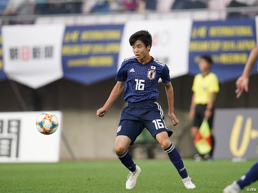 日本サッカー協会さんのインスタグラム写真 - (日本サッカー協会Instagram)「📸Match Photos① ・ U-16日本代表は6月12日(水)、インターナショナルドリームカップ2019 JAPAN presented by 朝日新聞の初戦、U-16ルーマニア代表との試合に臨みました。 ・ 1点ビハインドで前半が終了しますが、78分、代わって入ったばかりの千葉寛汰選手（清水エスパルスユース）が前線への浮き玉のパスに反応し、最後は冷静にゴールに流し込み、同点に追いつきます。 ・ 今大会規定により、試合は延長線を挟まずにPK戦へ突入。2本目後攻ルーマニアのキックをGK高橋一平選手（ヴィッセル神戸U-18）がセーブ。3本目、4本目も日本は冷静に決めると、4本目後攻のルーマニアのキックはクロスバーに当たり、PK戦を4-2で日本が勝利し、勝点2を獲得しました。※PK戦での勝利は勝点2 ・ 次戦、U-16日本代表は14日(金)にU-16ナイジェリア代表と対戦します。 ・ 🏆U-16インターナショナルドリームカップ2019 JAPAN presented by 朝日新聞 🆚U-16ルーマニア代表🇷🇴 📍ユアテックスタジアム仙台 🎫入場無料！ 📺スカパー！　/　JFATV ・ GK 12 #高橋一平	 DF 2 #諏訪間幸成	 DF 3 #松木玖生	 DF 13 #森田翔	 DF 17 #工藤孝太	 MF 7 #豊田晃大	→79' DF 5 #大迫蒼人 MF 14 #山根陸 (Cap.) MF 15 #中村仁郎	→63' MF 6 #東廉 MF 16 #山崎太新　→HT MF 8 #三木仁太 FW 11 #原直生	→HT FW 9 #勝島新之助 FW 18 #河野孝汰 →63' FW 10 #千葉寛汰 ・ #daihyo #jfa」6月13日 14時44分 - japanfootballassociation