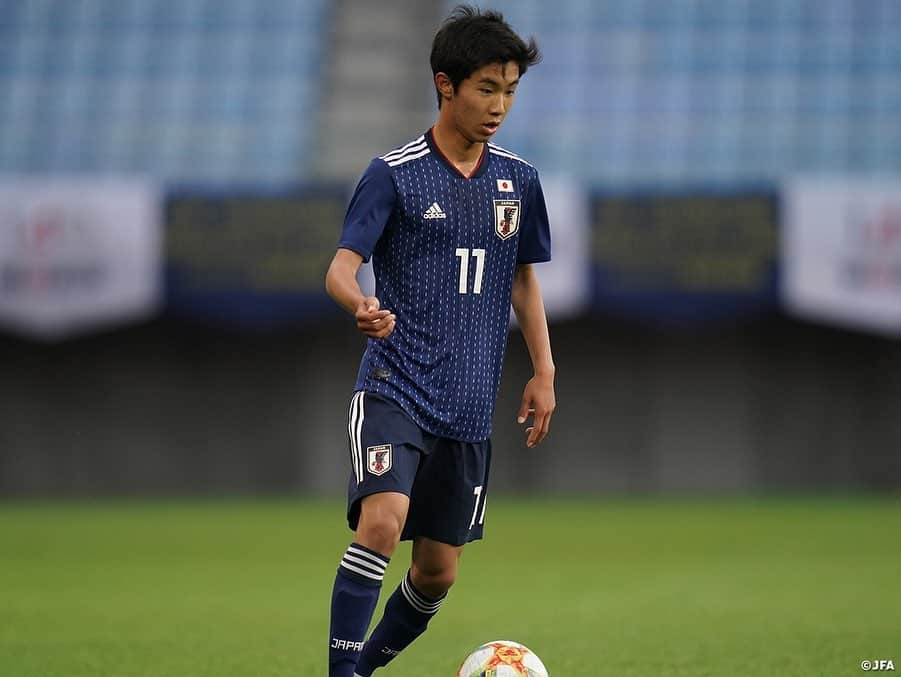 日本サッカー協会さんのインスタグラム写真 - (日本サッカー協会Instagram)「📸Match Photos① ・ U-16日本代表は6月12日(水)、インターナショナルドリームカップ2019 JAPAN presented by 朝日新聞の初戦、U-16ルーマニア代表との試合に臨みました。 ・ 1点ビハインドで前半が終了しますが、78分、代わって入ったばかりの千葉寛汰選手（清水エスパルスユース）が前線への浮き玉のパスに反応し、最後は冷静にゴールに流し込み、同点に追いつきます。 ・ 今大会規定により、試合は延長線を挟まずにPK戦へ突入。2本目後攻ルーマニアのキックをGK高橋一平選手（ヴィッセル神戸U-18）がセーブ。3本目、4本目も日本は冷静に決めると、4本目後攻のルーマニアのキックはクロスバーに当たり、PK戦を4-2で日本が勝利し、勝点2を獲得しました。※PK戦での勝利は勝点2 ・ 次戦、U-16日本代表は14日(金)にU-16ナイジェリア代表と対戦します。 ・ 🏆U-16インターナショナルドリームカップ2019 JAPAN presented by 朝日新聞 🆚U-16ルーマニア代表🇷🇴 📍ユアテックスタジアム仙台 🎫入場無料！ 📺スカパー！　/　JFATV ・ GK 12 #高橋一平	 DF 2 #諏訪間幸成	 DF 3 #松木玖生	 DF 13 #森田翔	 DF 17 #工藤孝太	 MF 7 #豊田晃大	→79' DF 5 #大迫蒼人 MF 14 #山根陸 (Cap.) MF 15 #中村仁郎	→63' MF 6 #東廉 MF 16 #山崎太新　→HT MF 8 #三木仁太 FW 11 #原直生	→HT FW 9 #勝島新之助 FW 18 #河野孝汰 →63' FW 10 #千葉寛汰 ・ #daihyo #jfa」6月13日 14時44分 - japanfootballassociation