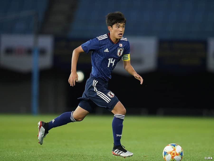 日本サッカー協会さんのインスタグラム写真 - (日本サッカー協会Instagram)「📸Match Photos① ・ U-16日本代表は6月12日(水)、インターナショナルドリームカップ2019 JAPAN presented by 朝日新聞の初戦、U-16ルーマニア代表との試合に臨みました。 ・ 1点ビハインドで前半が終了しますが、78分、代わって入ったばかりの千葉寛汰選手（清水エスパルスユース）が前線への浮き玉のパスに反応し、最後は冷静にゴールに流し込み、同点に追いつきます。 ・ 今大会規定により、試合は延長線を挟まずにPK戦へ突入。2本目後攻ルーマニアのキックをGK高橋一平選手（ヴィッセル神戸U-18）がセーブ。3本目、4本目も日本は冷静に決めると、4本目後攻のルーマニアのキックはクロスバーに当たり、PK戦を4-2で日本が勝利し、勝点2を獲得しました。※PK戦での勝利は勝点2 ・ 次戦、U-16日本代表は14日(金)にU-16ナイジェリア代表と対戦します。 ・ 🏆U-16インターナショナルドリームカップ2019 JAPAN presented by 朝日新聞 🆚U-16ルーマニア代表🇷🇴 📍ユアテックスタジアム仙台 🎫入場無料！ 📺スカパー！　/　JFATV ・ GK 12 #高橋一平	 DF 2 #諏訪間幸成	 DF 3 #松木玖生	 DF 13 #森田翔	 DF 17 #工藤孝太	 MF 7 #豊田晃大	→79' DF 5 #大迫蒼人 MF 14 #山根陸 (Cap.) MF 15 #中村仁郎	→63' MF 6 #東廉 MF 16 #山崎太新　→HT MF 8 #三木仁太 FW 11 #原直生	→HT FW 9 #勝島新之助 FW 18 #河野孝汰 →63' FW 10 #千葉寛汰 ・ #daihyo #jfa」6月13日 14時44分 - japanfootballassociation